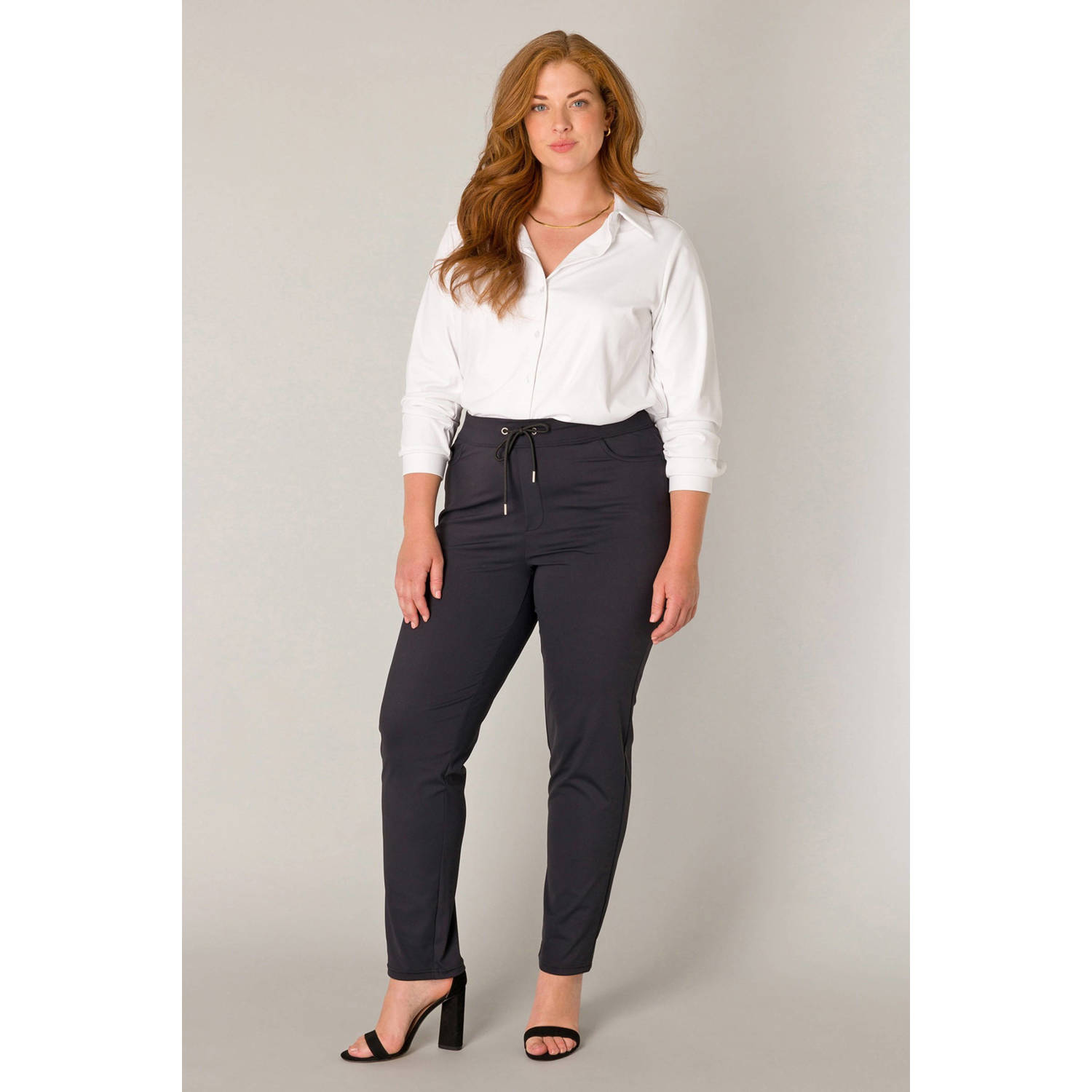 Base Level Curvy slim regular waist broek zwart