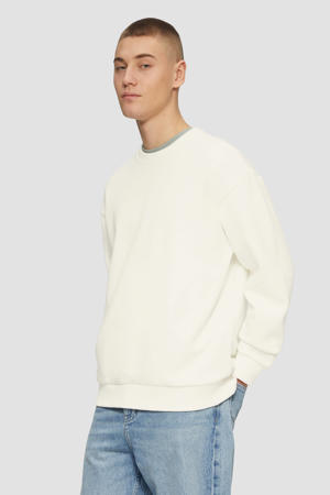 sweater wit