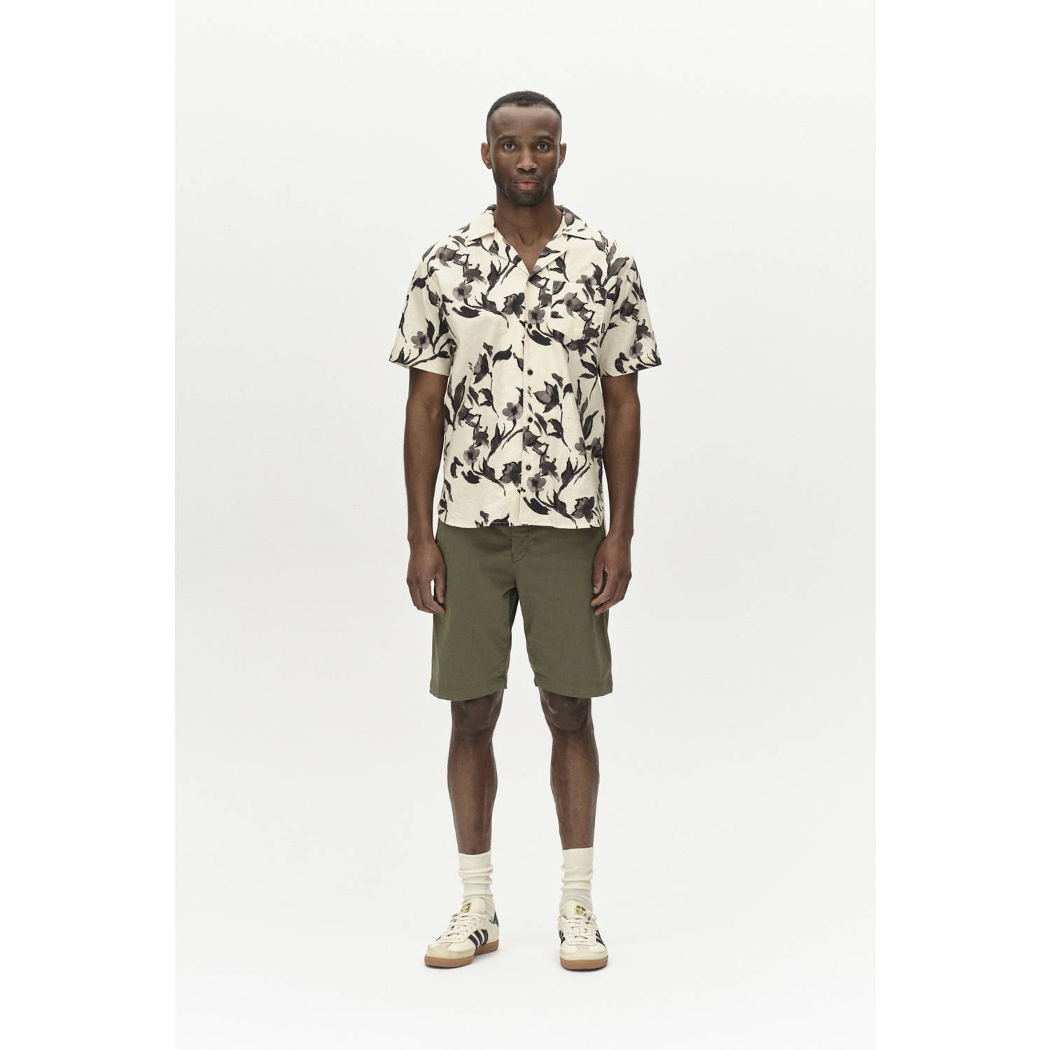 Gabba regular chino short met textuur olijfgroen