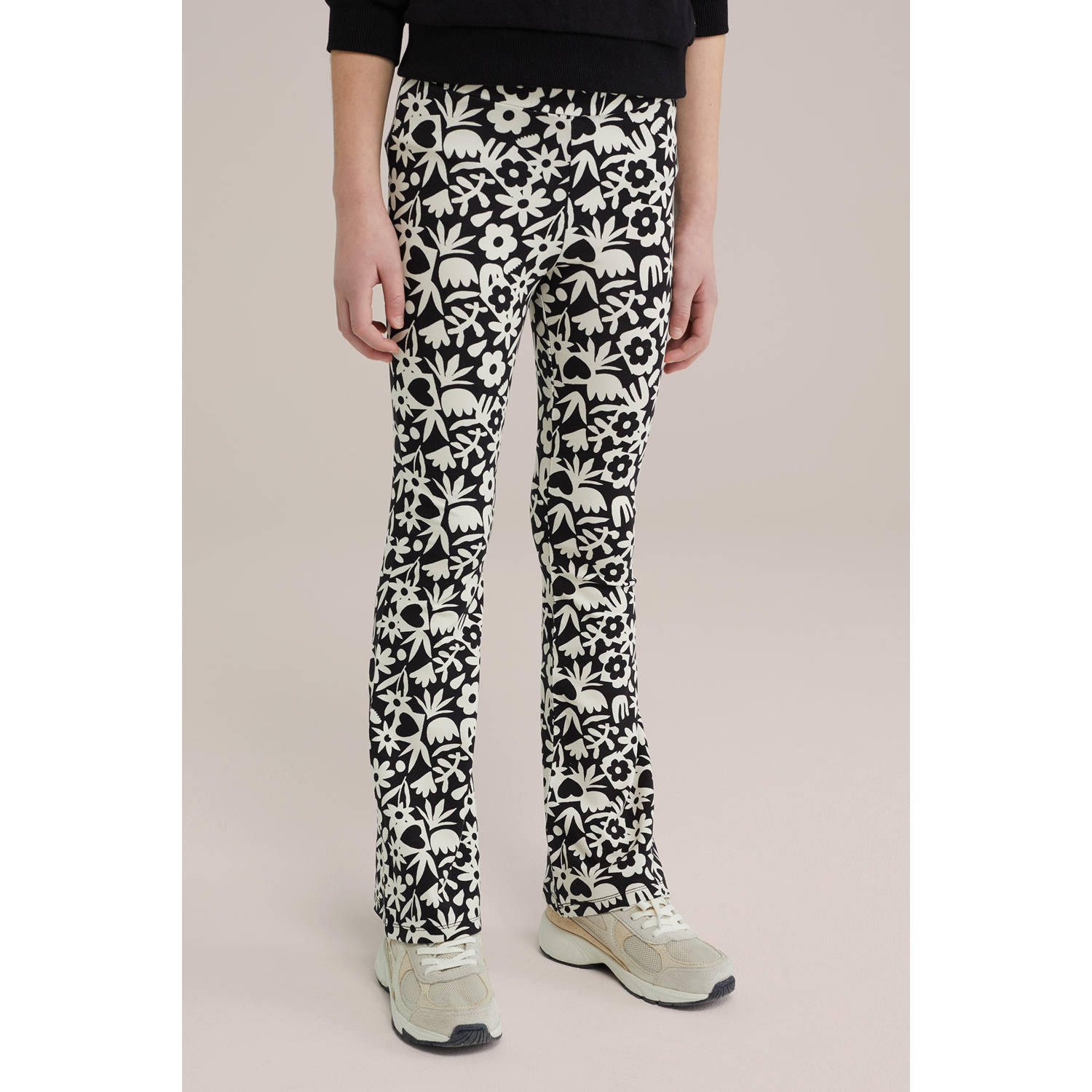 WE Fashion flared broek zwart wit