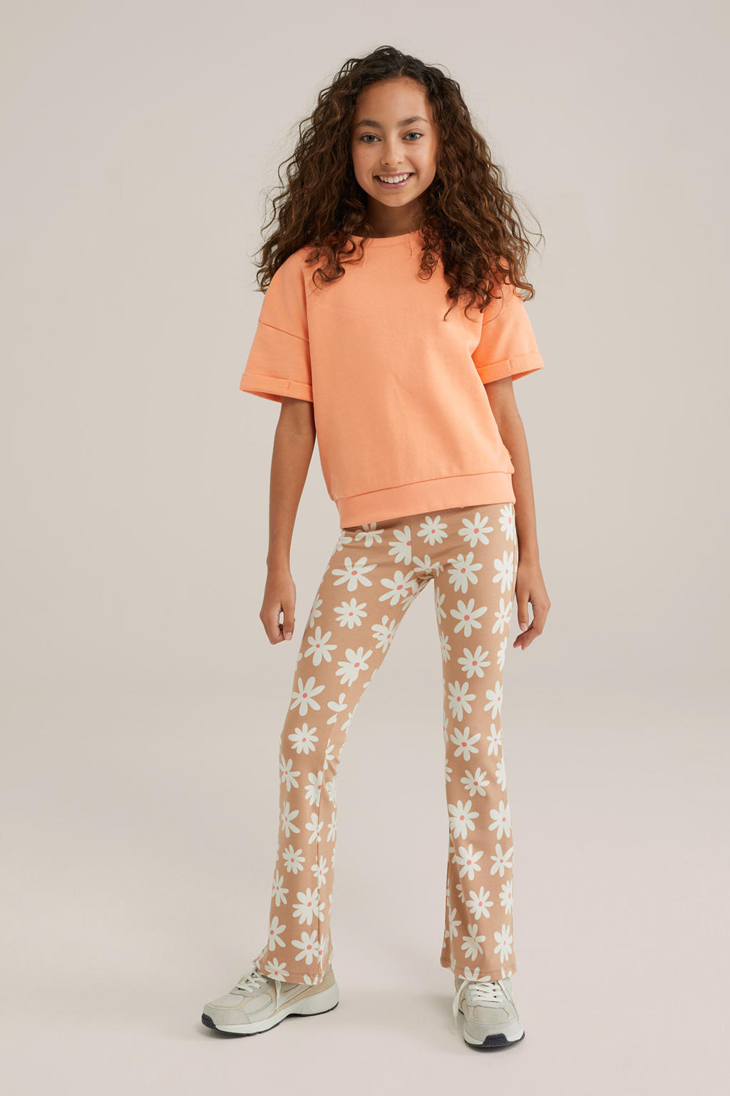 Beige meisjes WE Fashion flared broek van viscose met elastische tailleband en effen