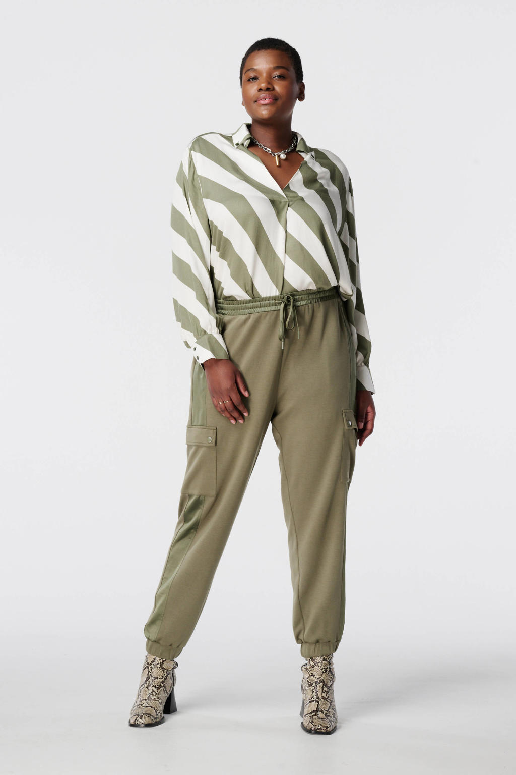 ONLY relaxed regular waist casual short ecru ONLY relaxed regular waist casual short ecru