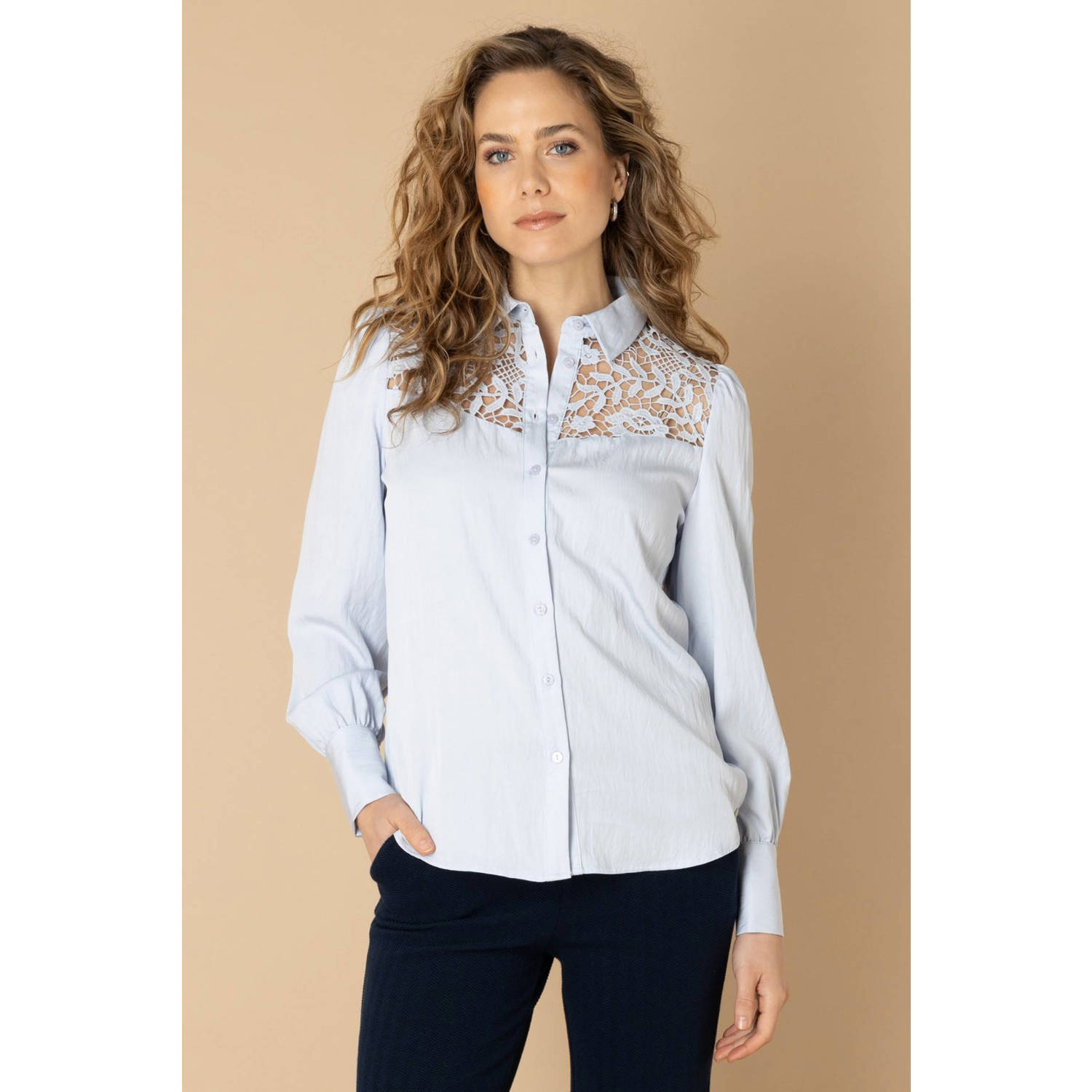 Ivy Beau blouse lichtblauw broderie