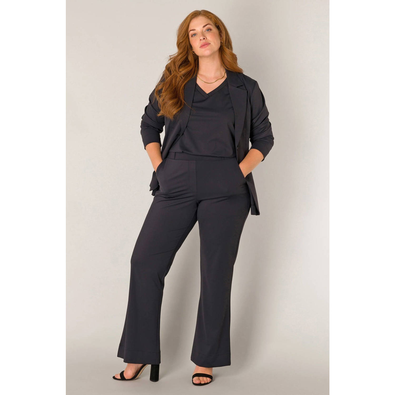 Base Level Curvy Jasje Leah met reverskraag en stretch