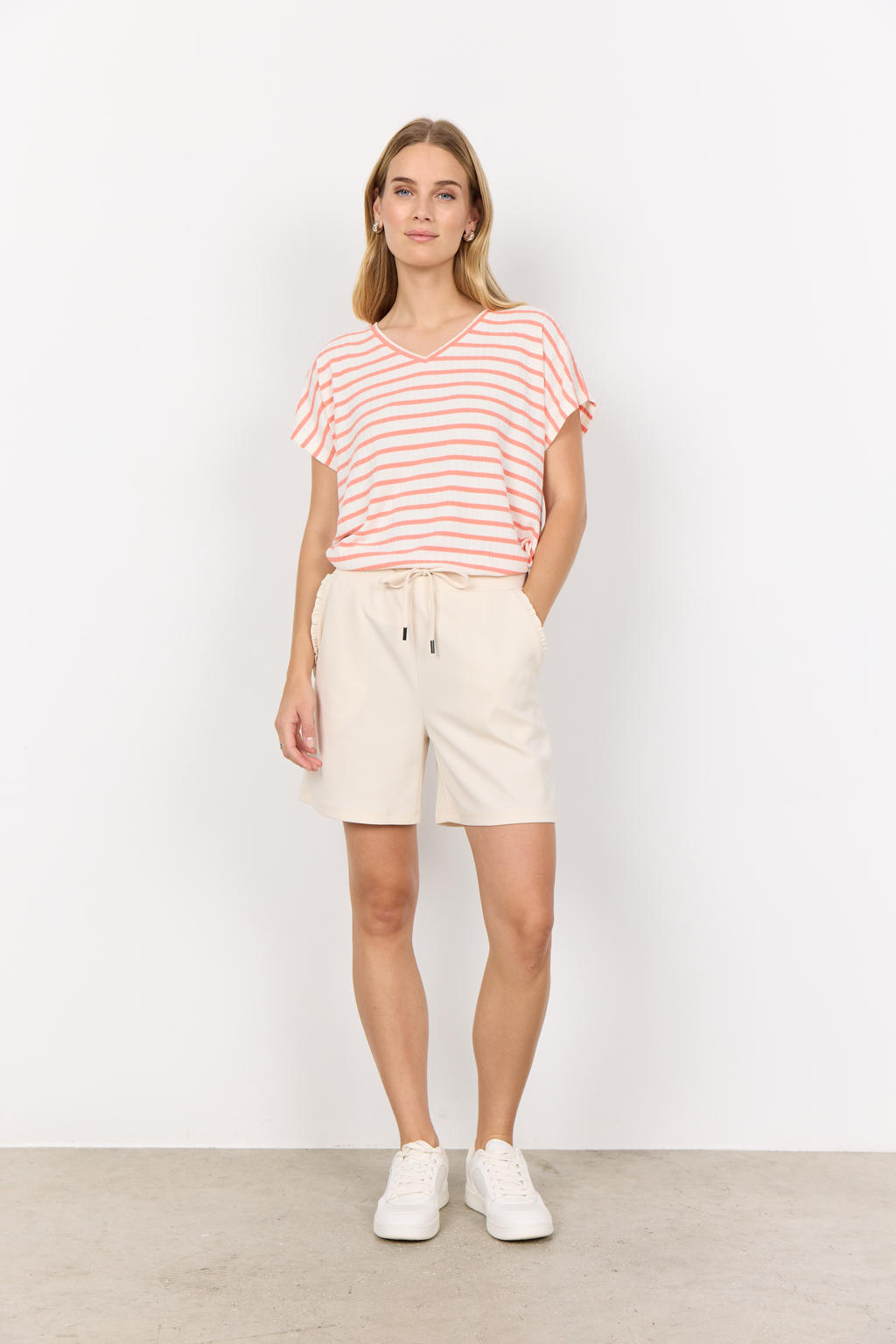 Ecru dames Soyaconcept comfort fit high waist short van polyester met elastische tailleband met koord en effen