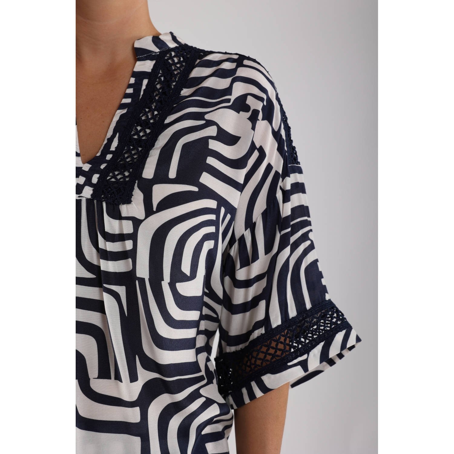 NUKUS blousetop donkerblauw broderie