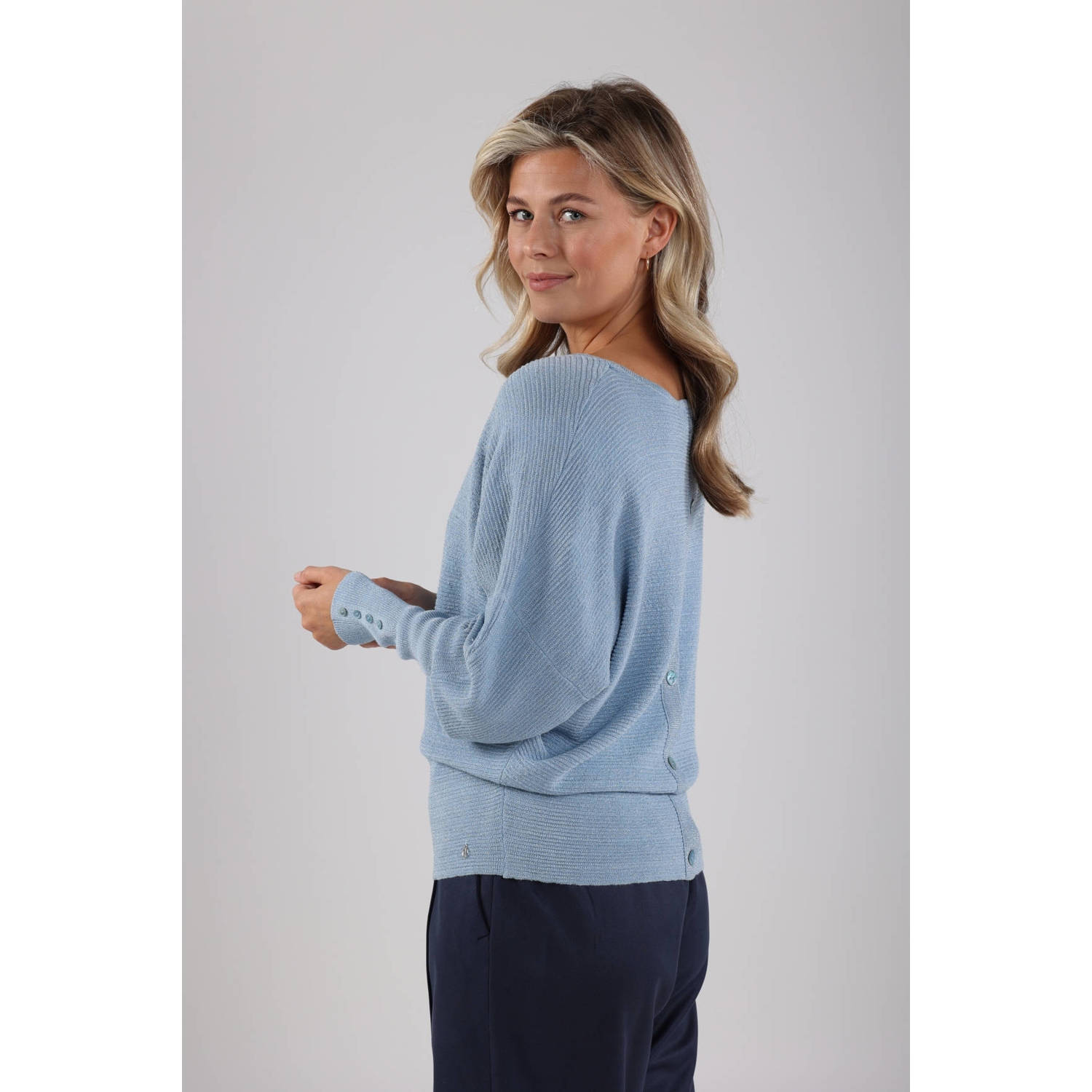 NUKUS trui blauw fijn gebreid