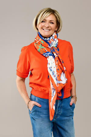 oranje top Caroline Tensen