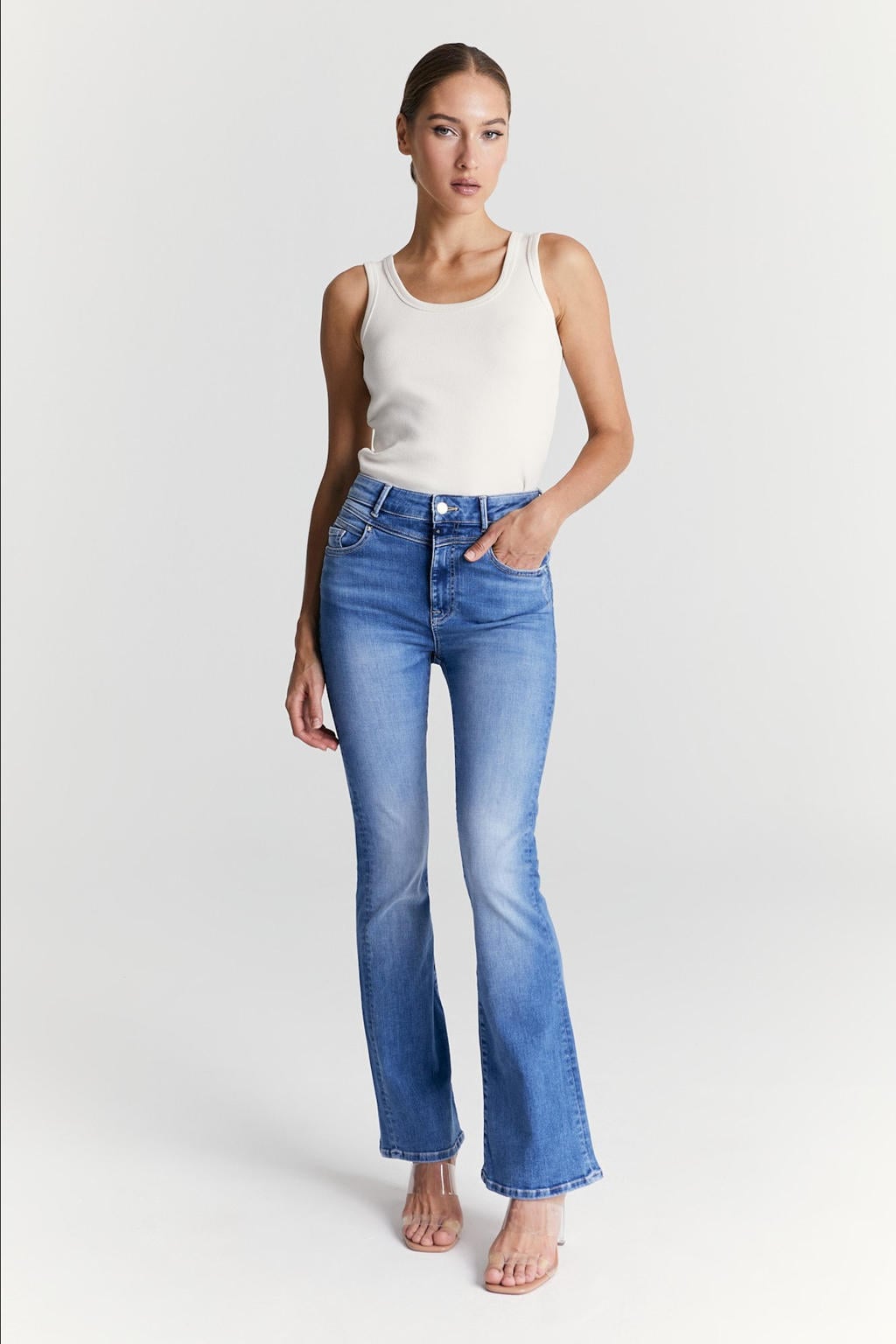 Medium blue denim dames Cup of Joe Denim high waist flared jeans met rits- en knoopsluiting en effen