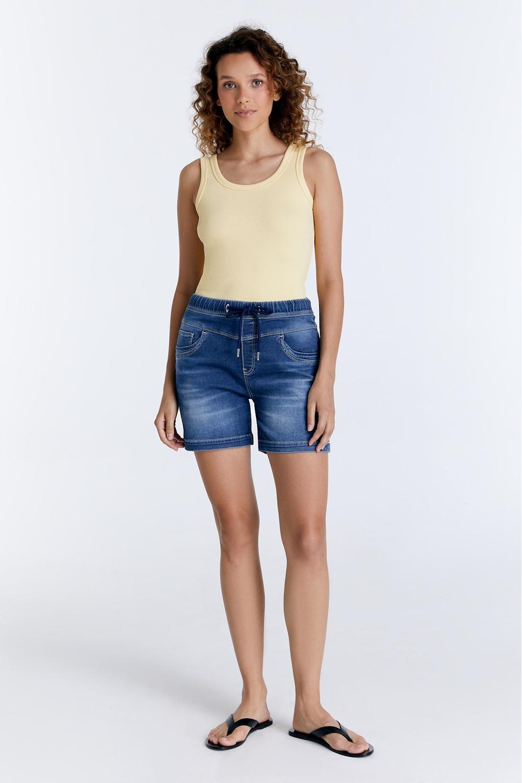 Medium blue denim dames Cup of Joe Denim slim regular waist short met elastische tailleband met koord