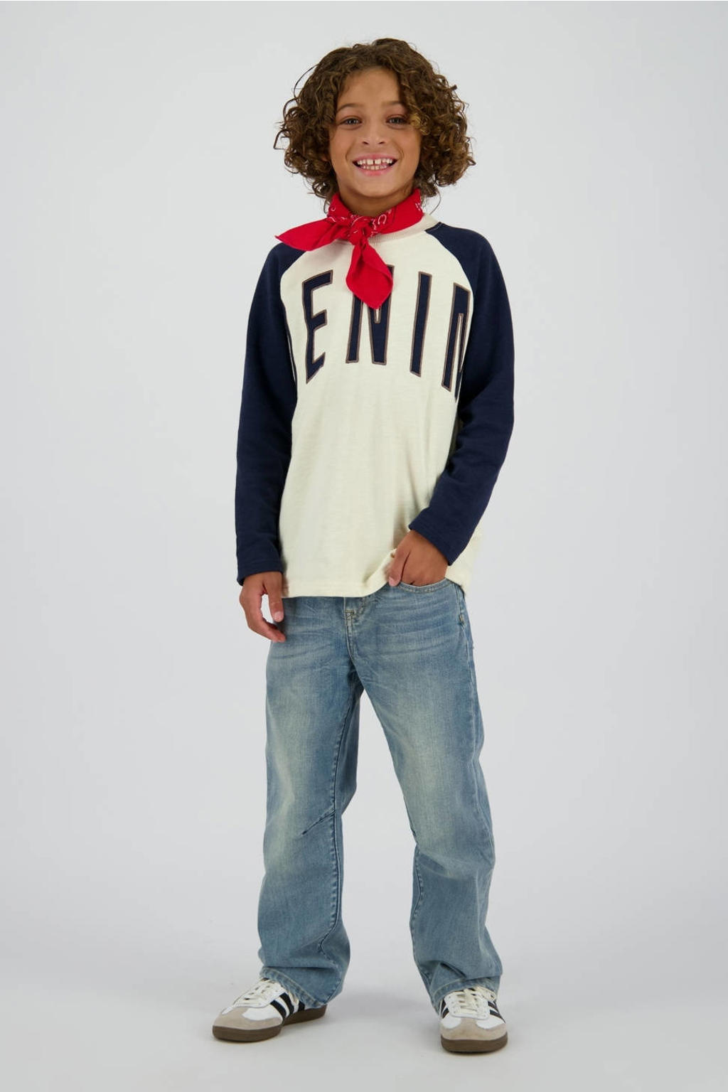 Medium blue denim jongens Vingino relaxed loose fit jeans van denim met regular waist en effen