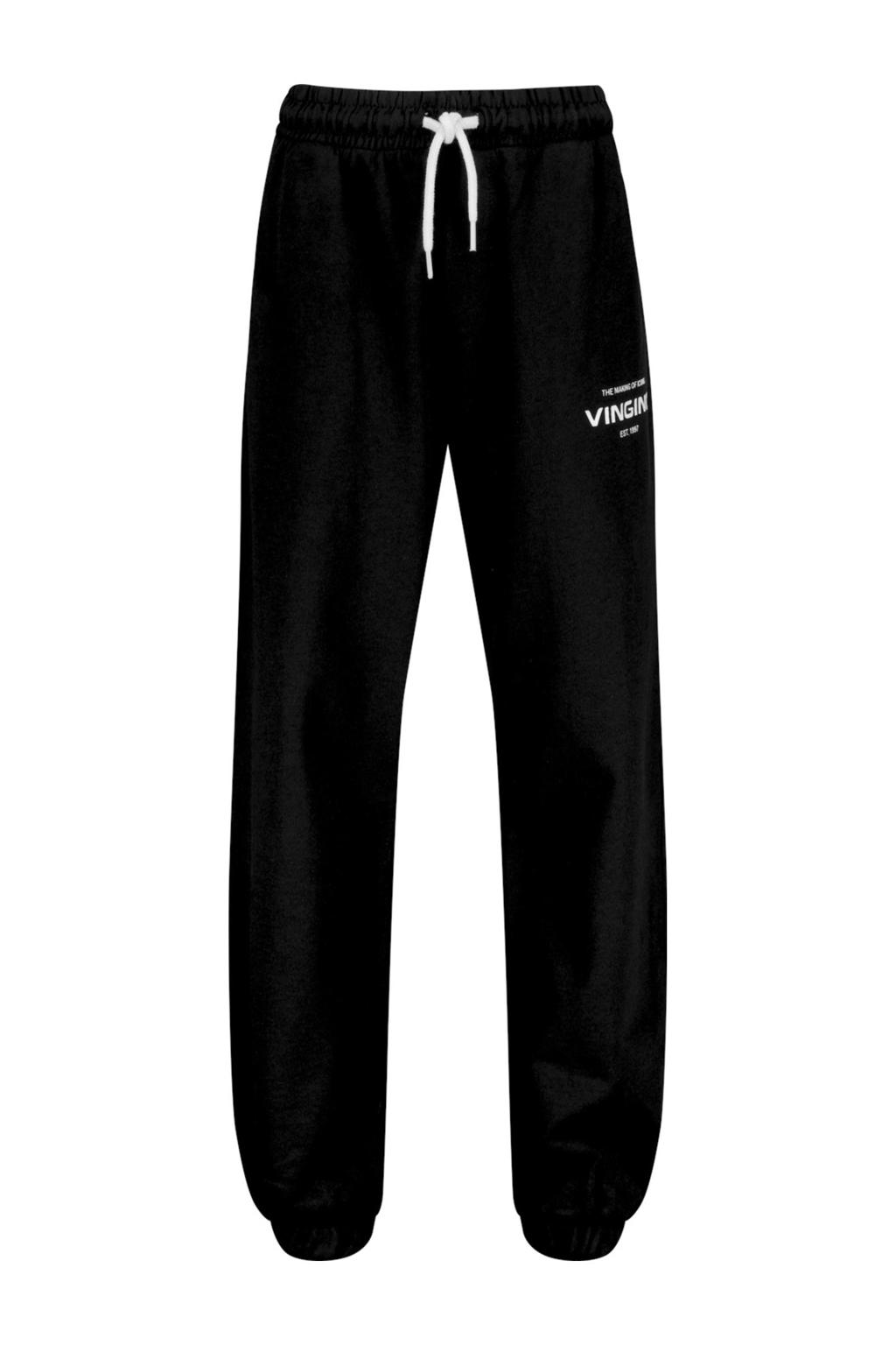 Zwarte jongens Vingino relaxed joggingbroek van sweat materiaal met regular waist, elastische tailleband met koord en logo dessin