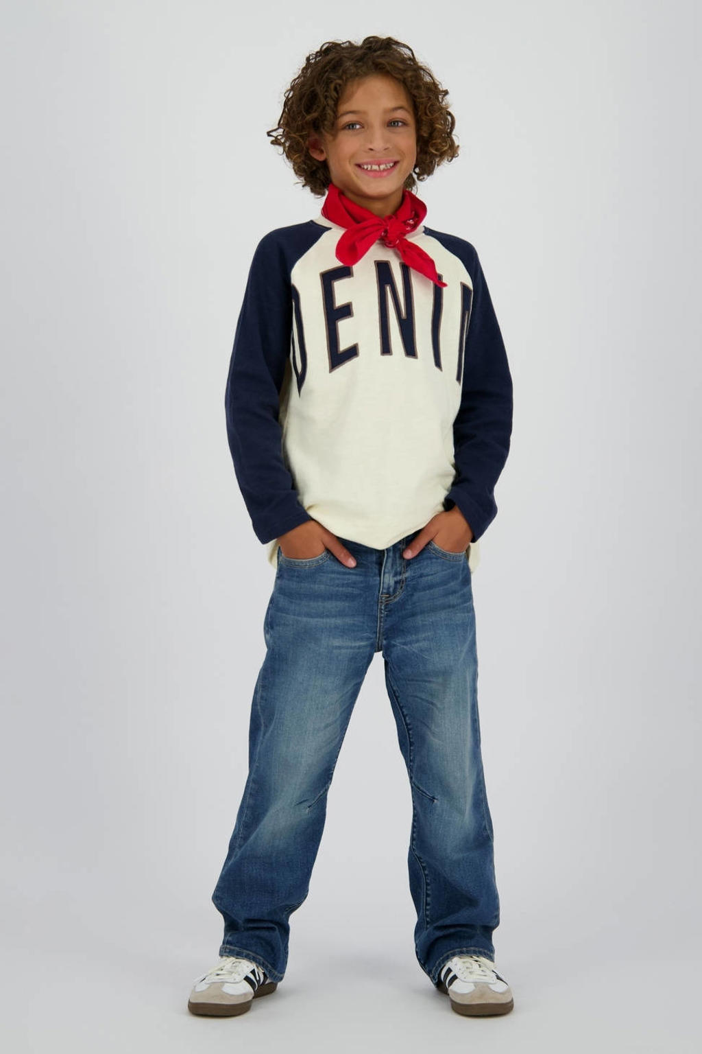 Medium blue denim jongens Vingino relaxed loose fit jeans van denim met regular waist en effen