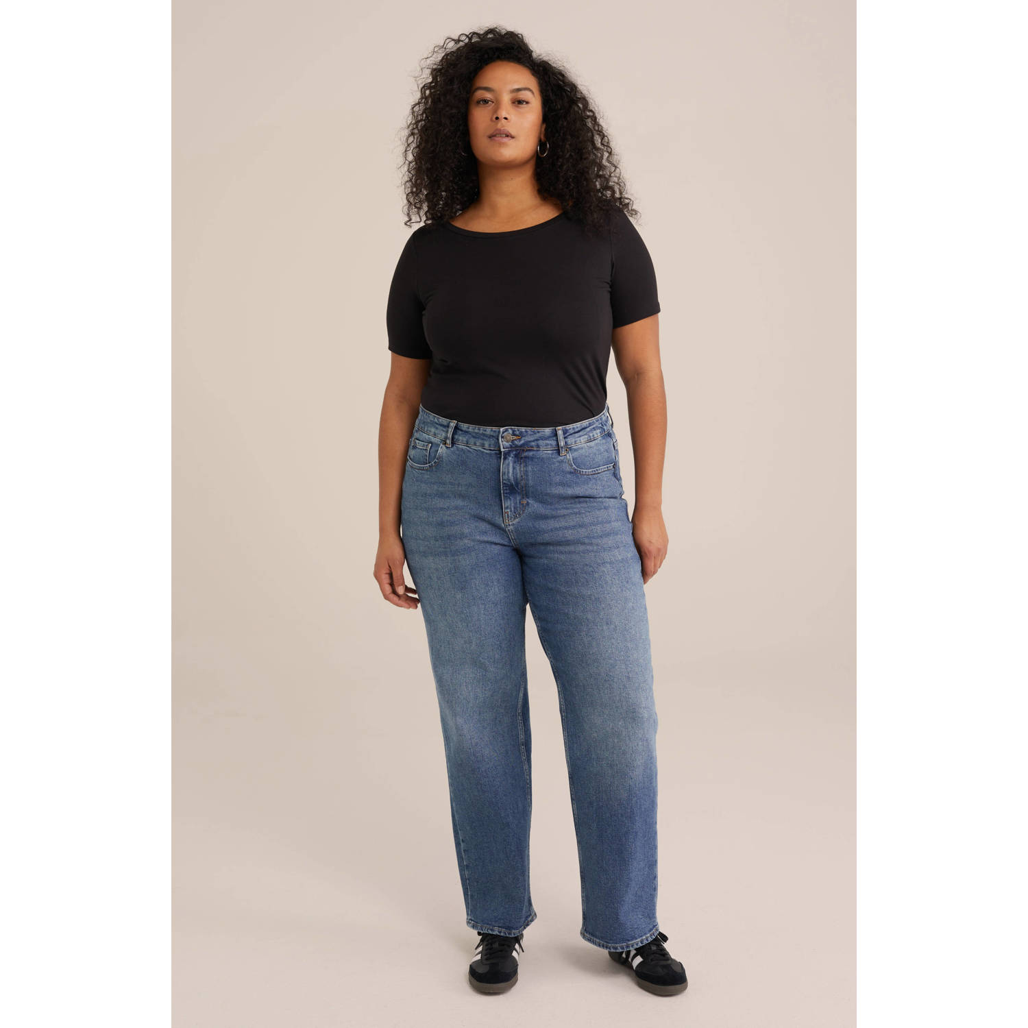 WE Fashion Curve T-shirt zwart