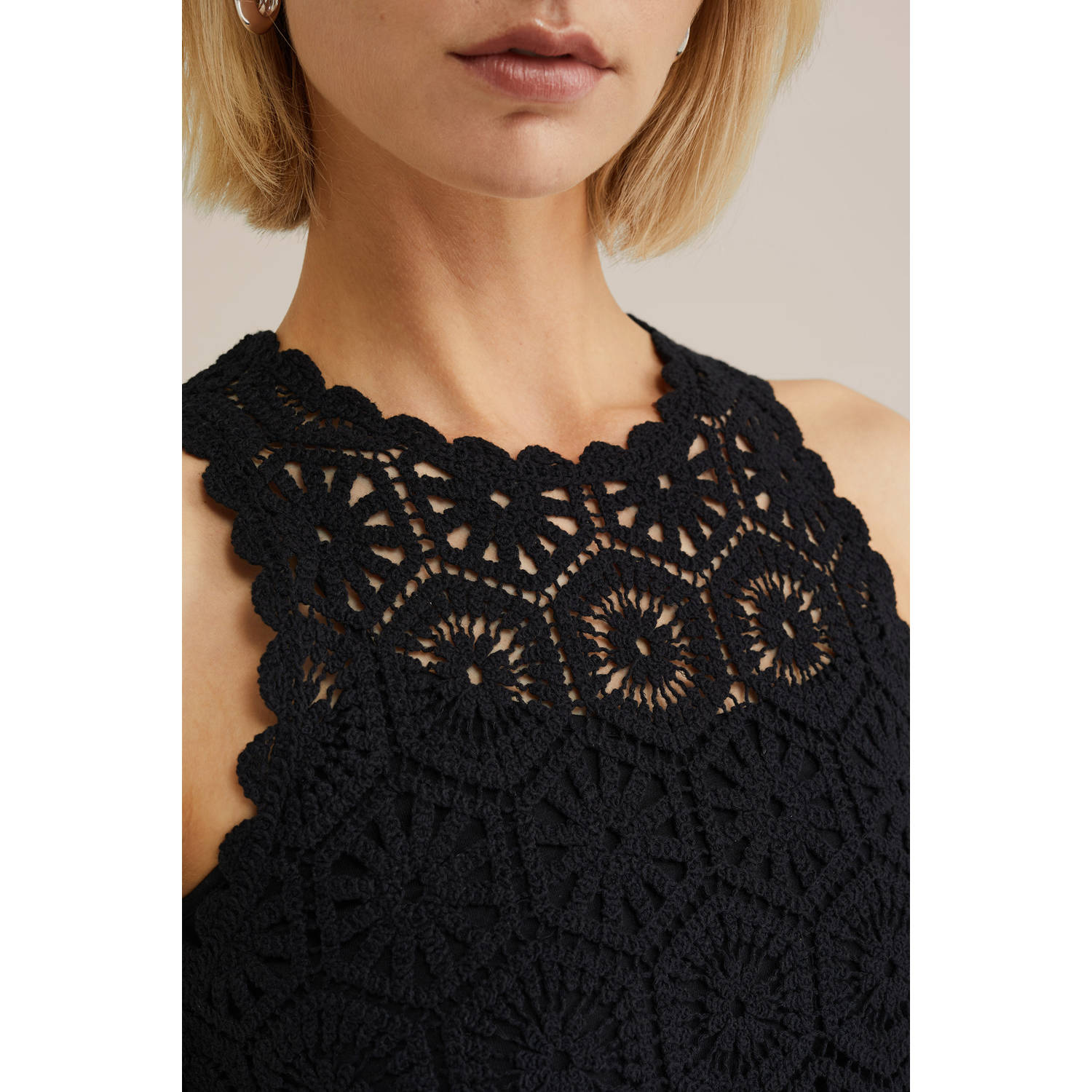 WE Fashion mouwloze top zwart crochet