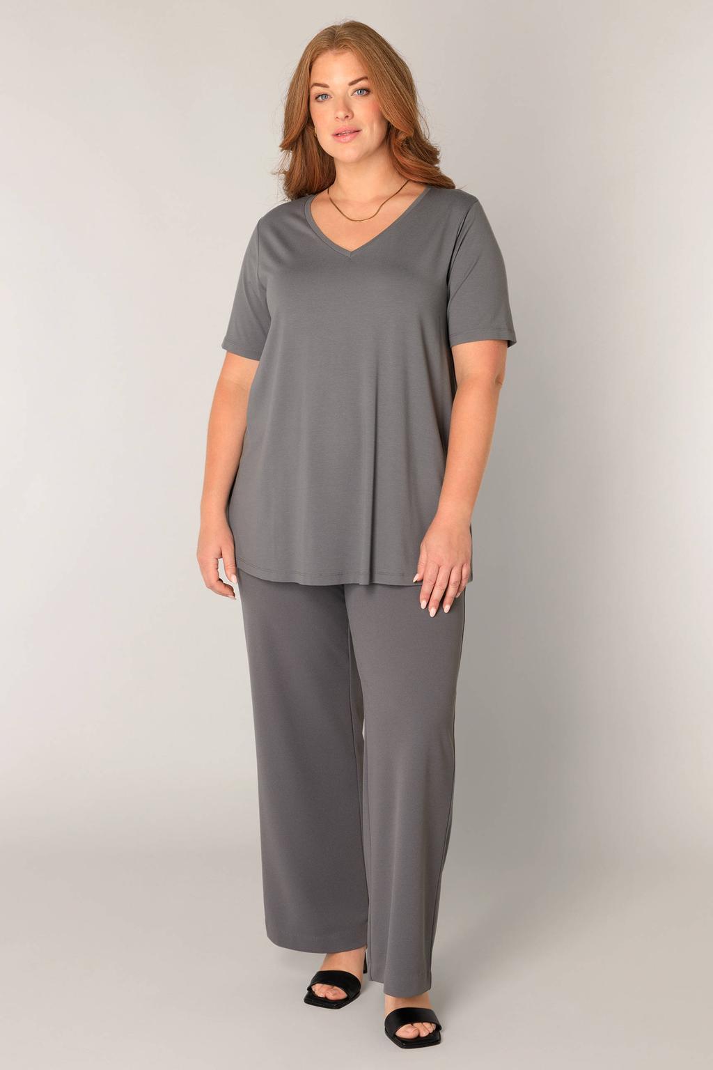 Antraciete dames Base Level Curvy T-shirt met effen, korte mouwen en V-hals
