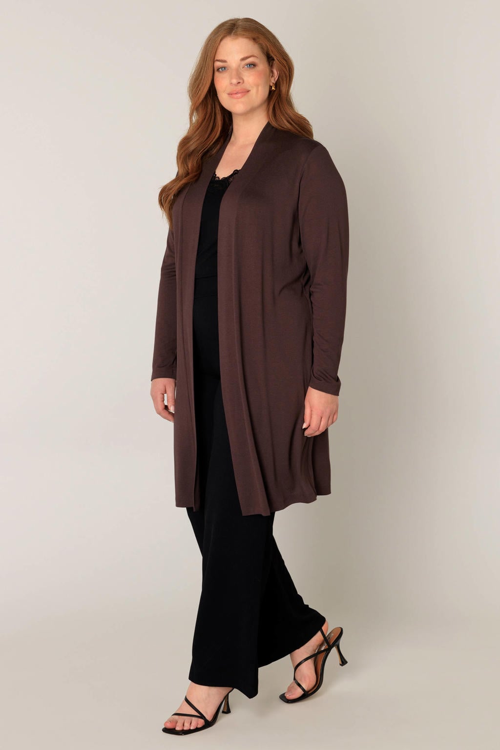 Base Level Curvy lang vest donkerbruin fijn gebreid