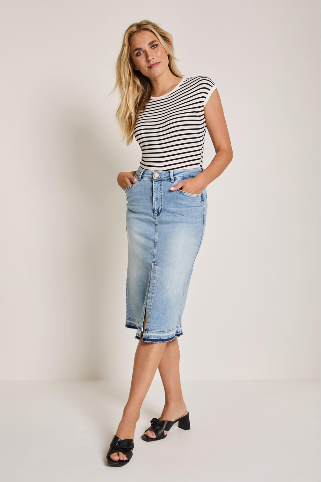 Light blue denim dames Para Mi spijkerrok gemaakt van katoen en met rits- en knoopsluiting