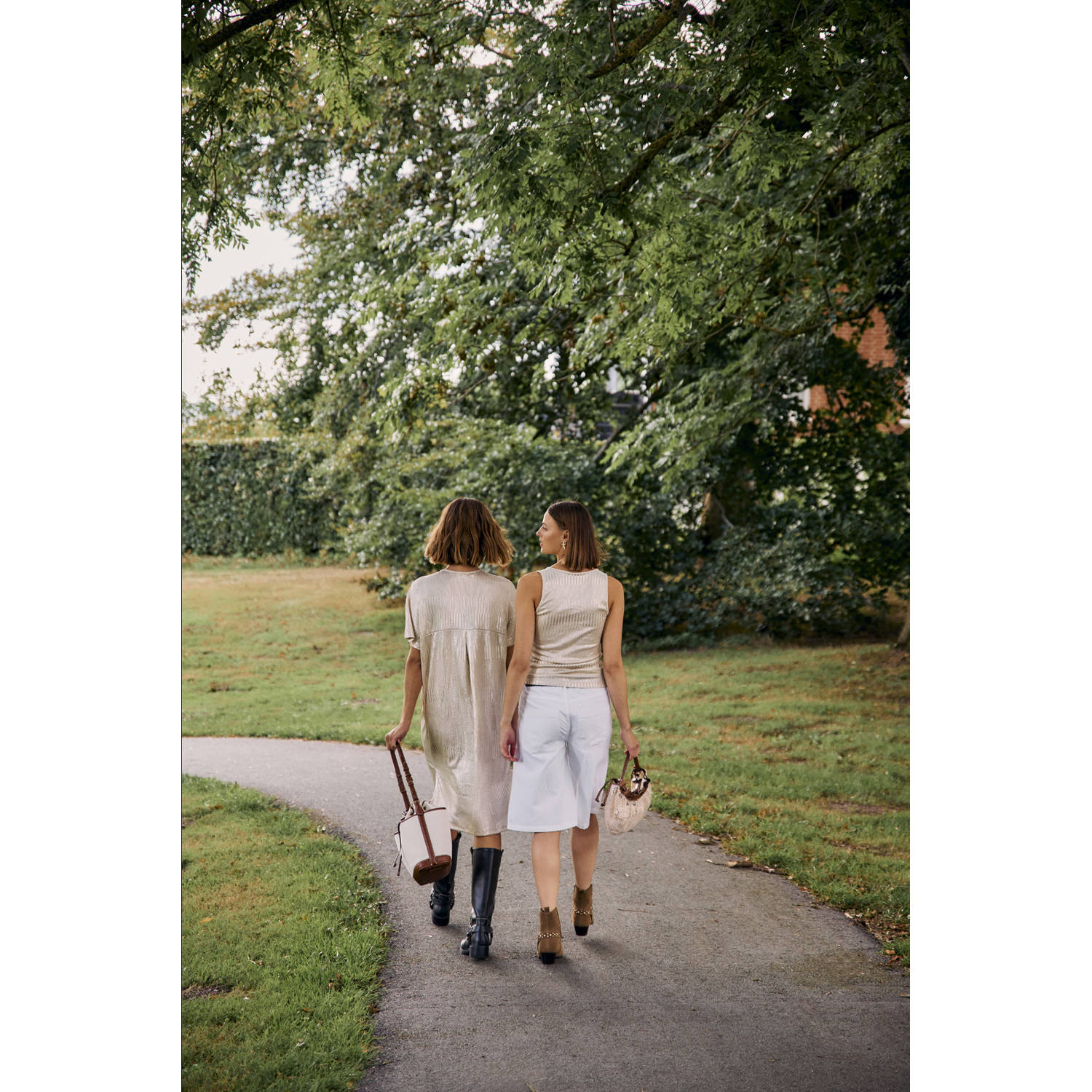 FREEQUENT mouwloze top ecru met lurex