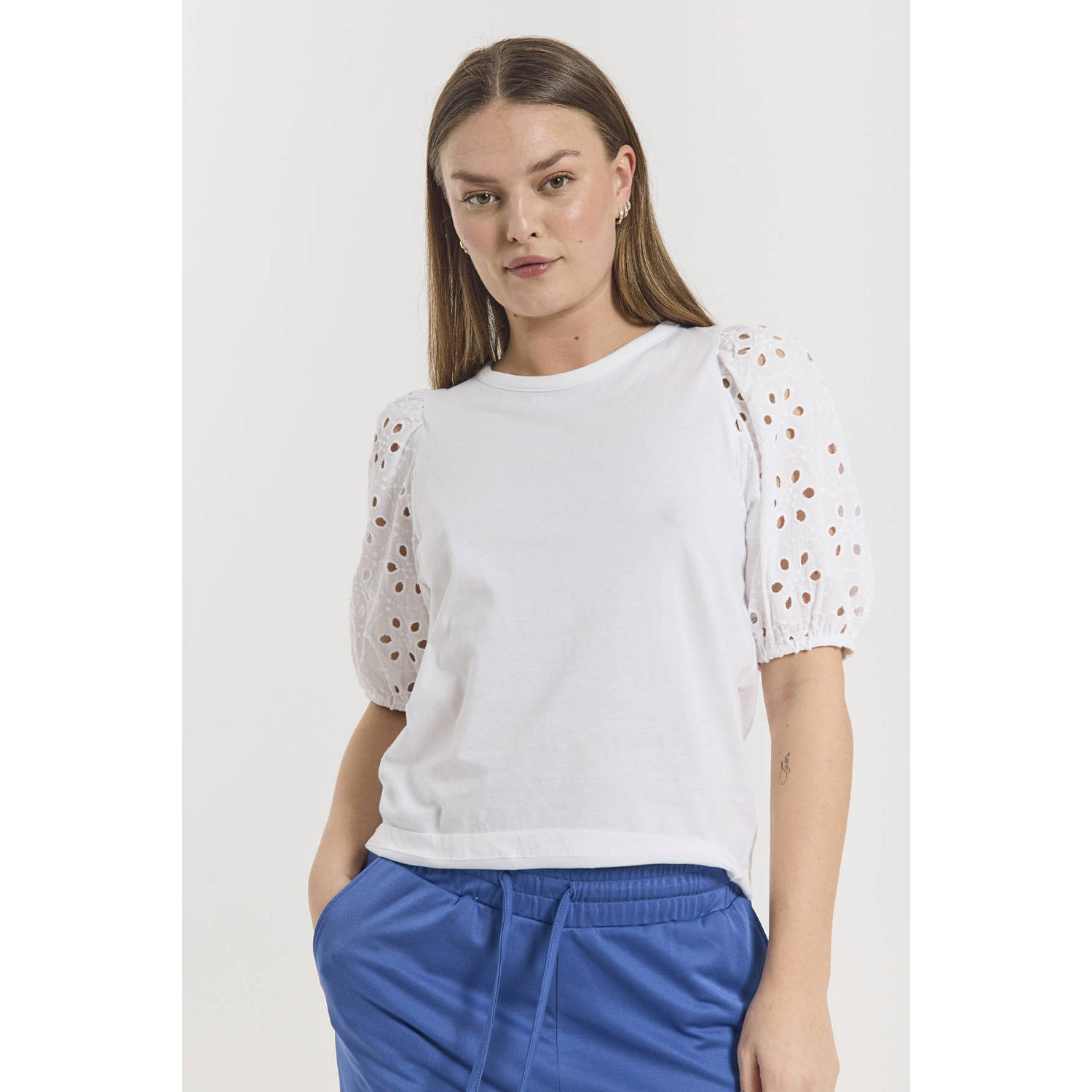 FREEQUENT top wit broderie