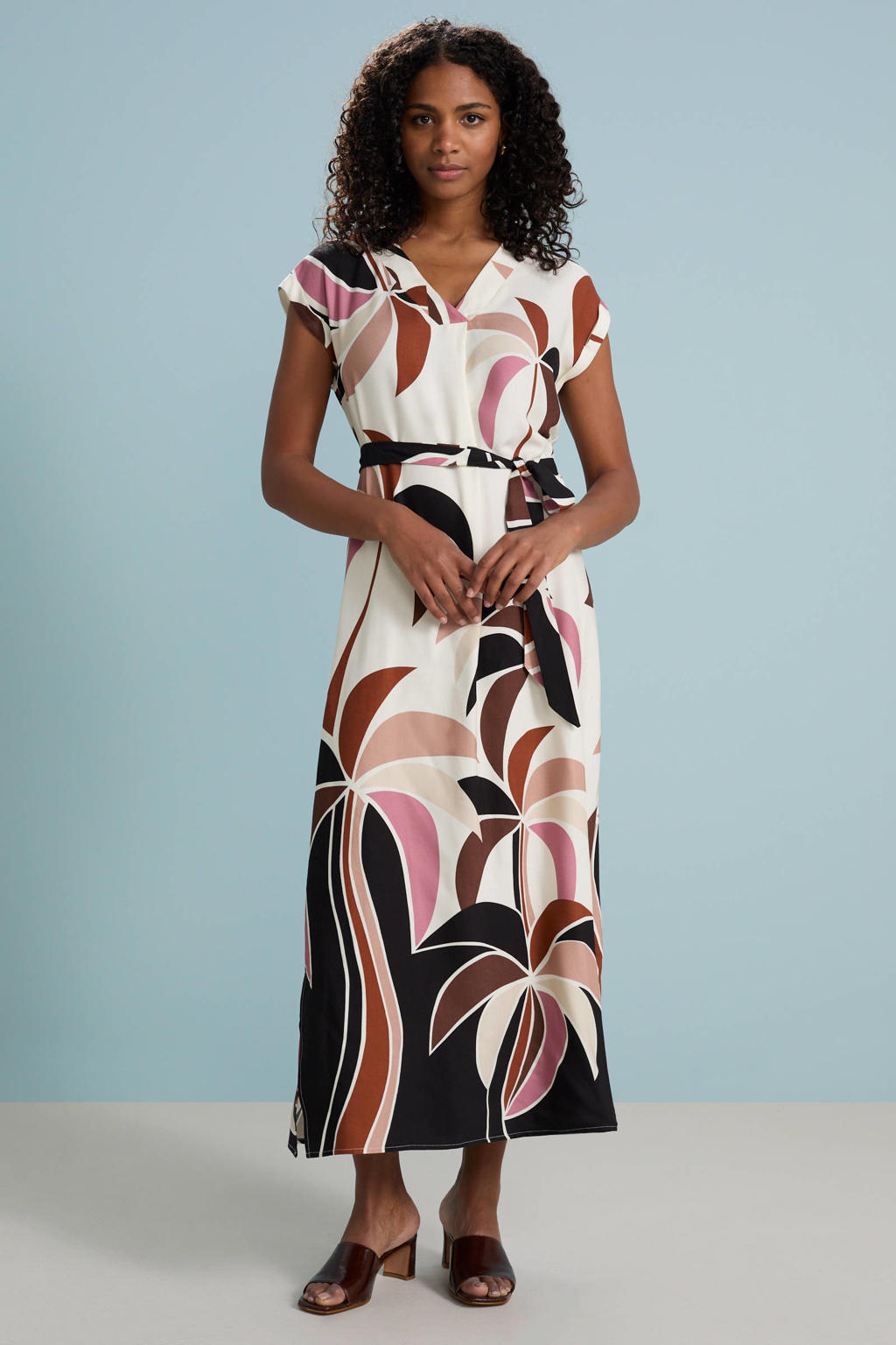 Multikleurige dames Smashed Lemon maxi jurk van rayon met bladprint, korte mouwen en V-hals