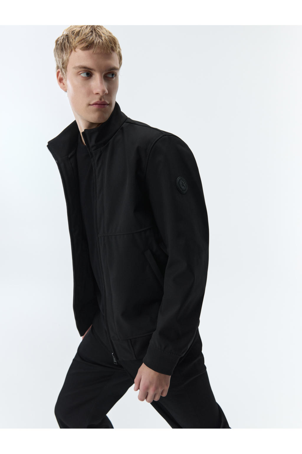 Donkerblauwe heren Airforce softshell jas met effen, lange mouwen, opstaande kraag, ritssluiting en geribde boorden