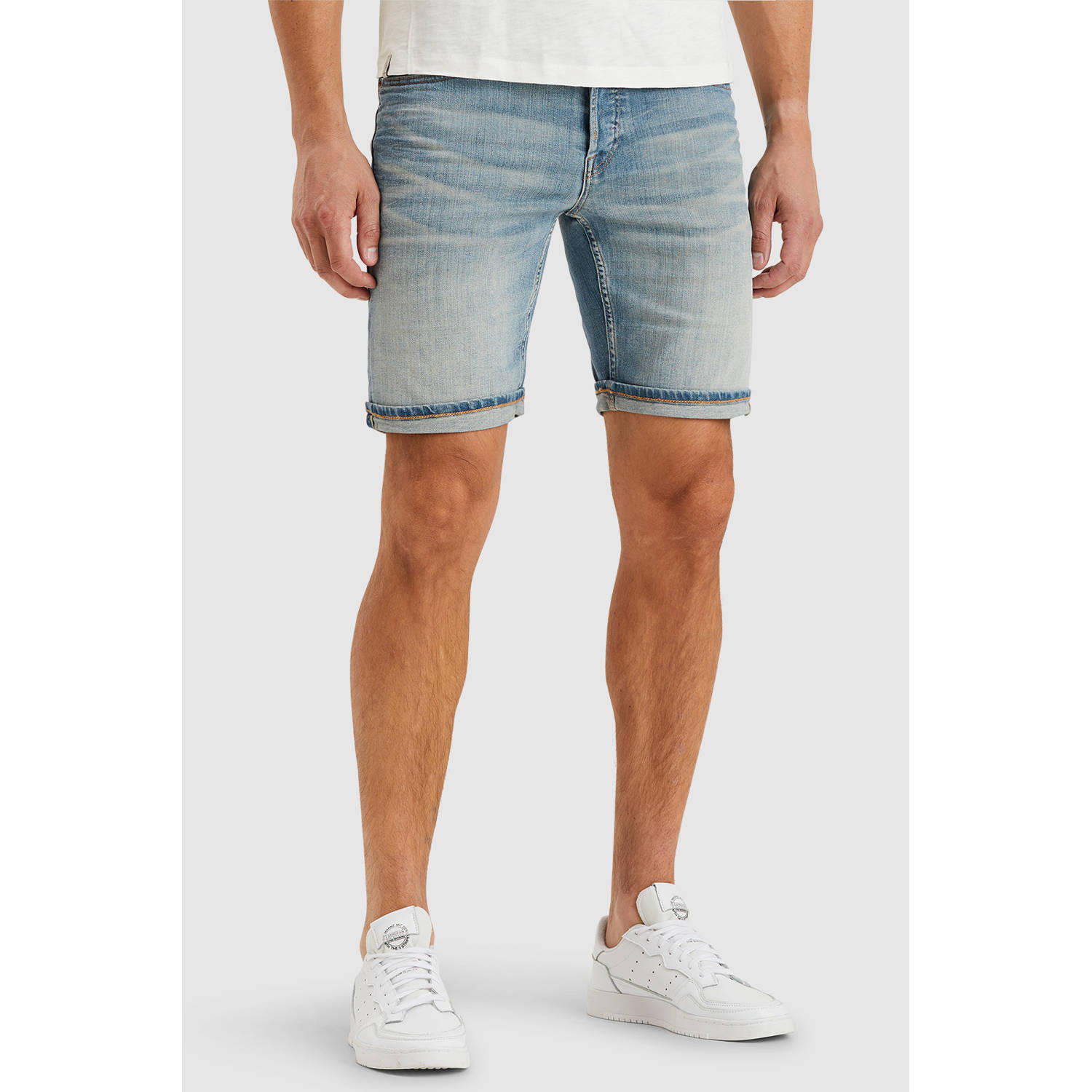 Cast Iron tapered denim short lichtblauw