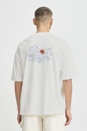 T-shirt wit
