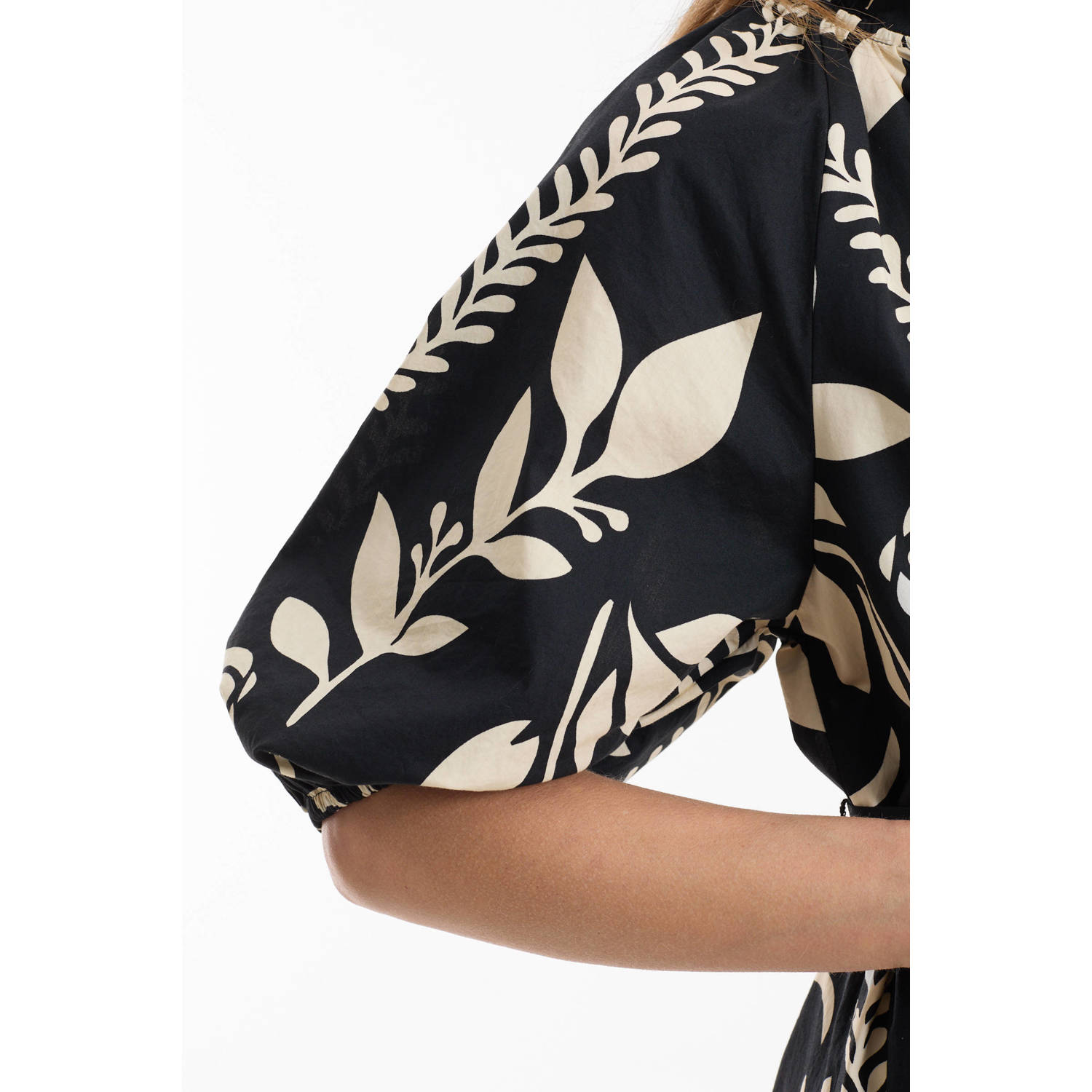 Ruby maxi jurk met all over print zwart beige