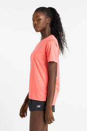 thumbnail: Roze dames New Balance hardloopshirt Essentials van polyester met effen, korte mouwen en ronde hals