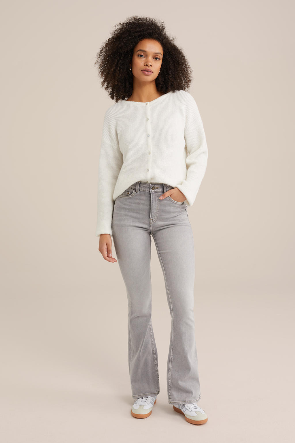 Grey denim dames WE Fashion Blue Ridge high waist flared jeans van denim met rits- en knoopsluiting en effen