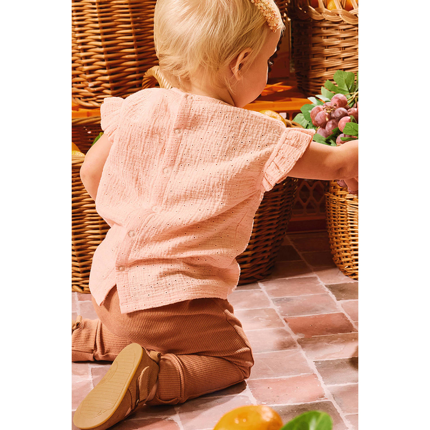 Z8 newborn top Olimpia met ruches en broderie roze