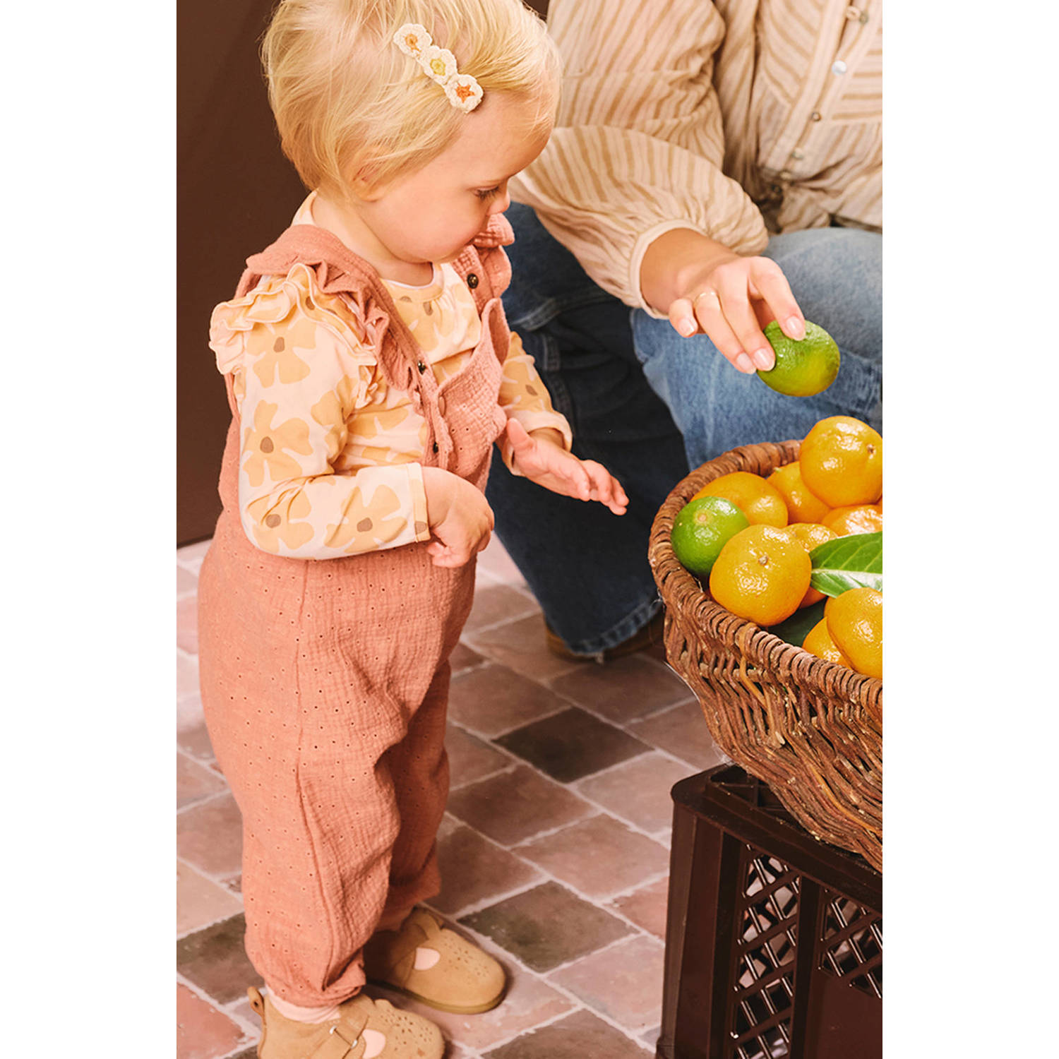 Z8 newborn longsleeve Mirella met bloemenprint lichtroze zachtoranje