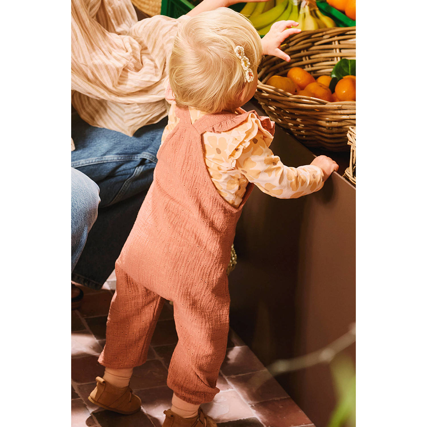 Z8 newborn tuinbroek Sicily met ruches en broderie oudroze