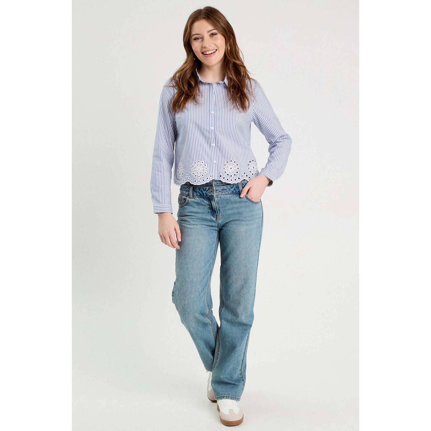 Cache blouse lichtblauw broderie