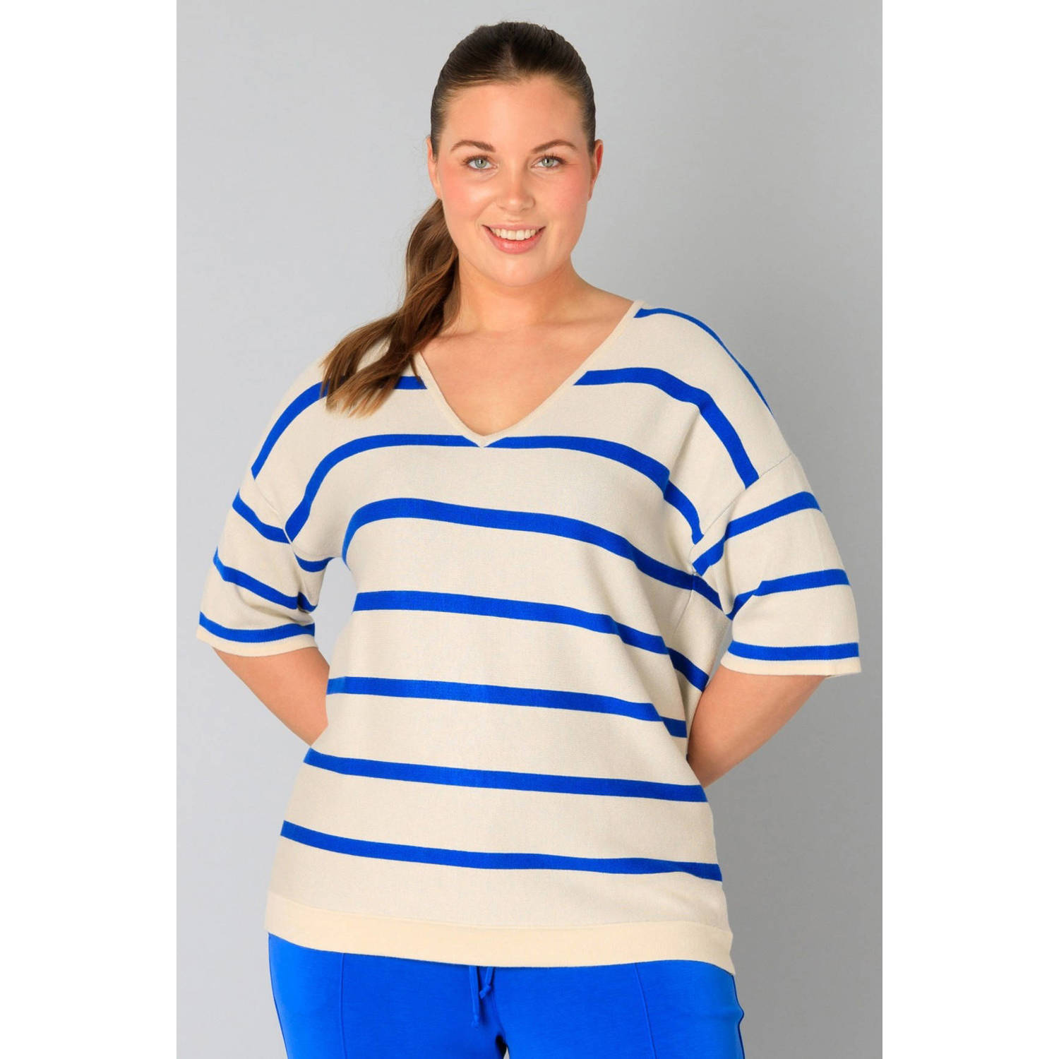 Yesta fijngebreide trui beige blauw