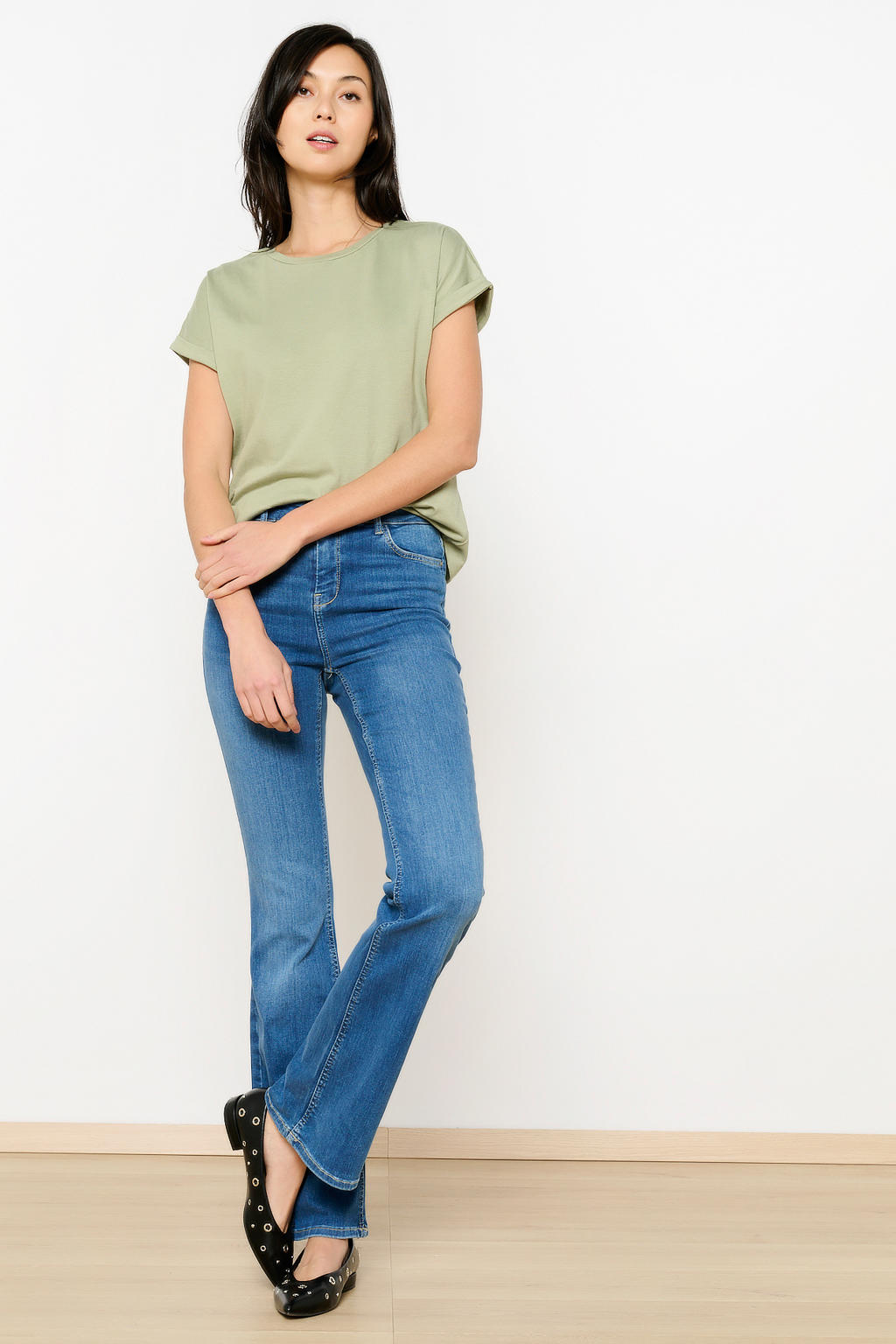 Medium blue denim dames LOLALIZA flared jeans van denim met regular waist, rits- en knoopsluiting en effen