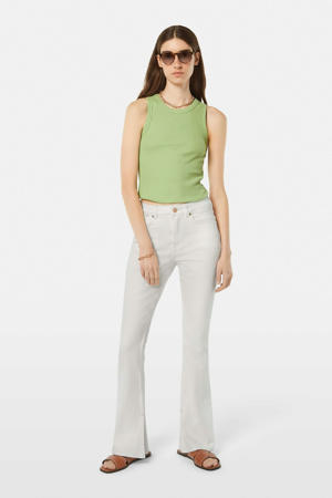 flared jeans wit