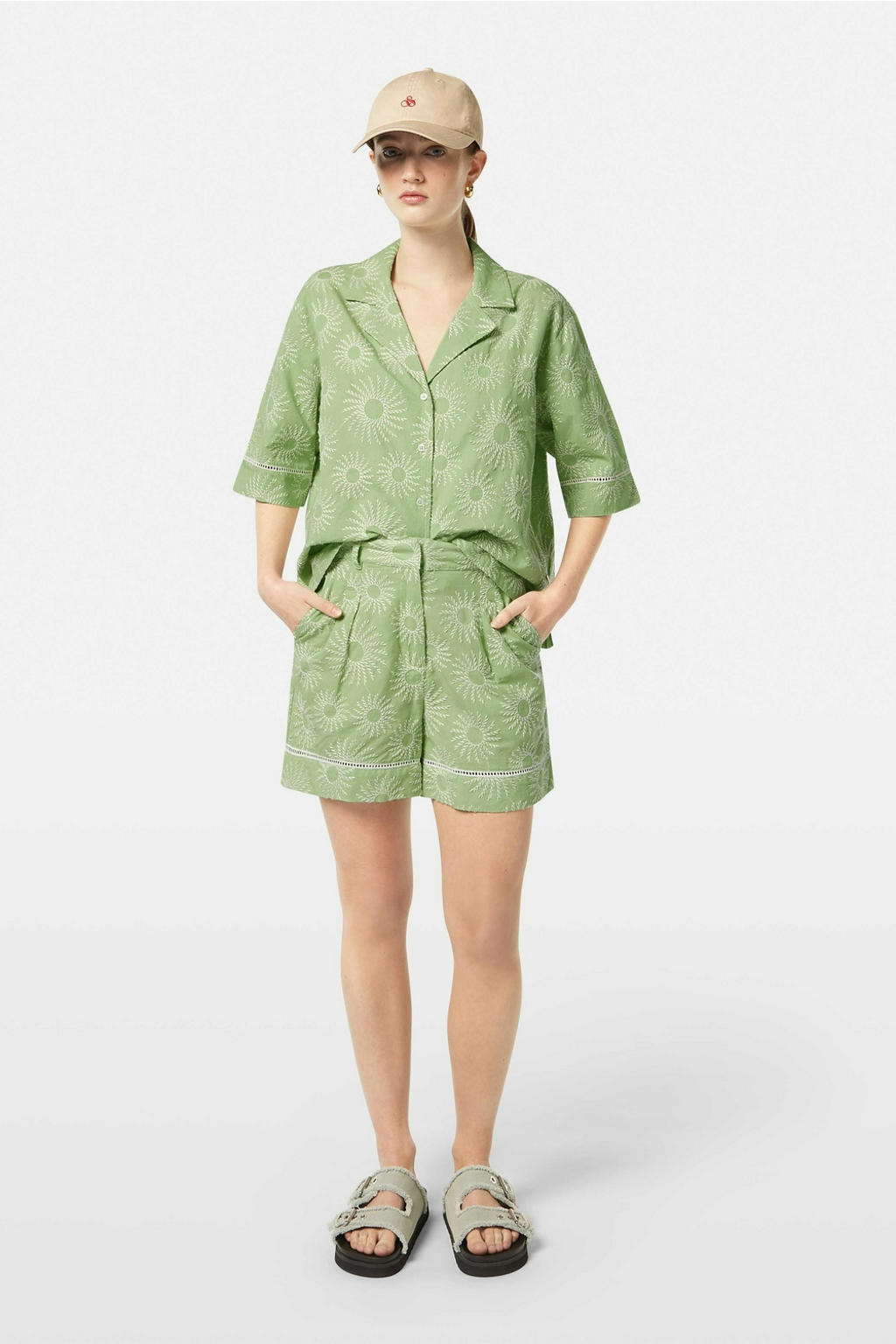 Lichtgroene dames Scotch & Soda relaxed regular waist casual short broderie van katoen met rits- en knoopsluiting en effen