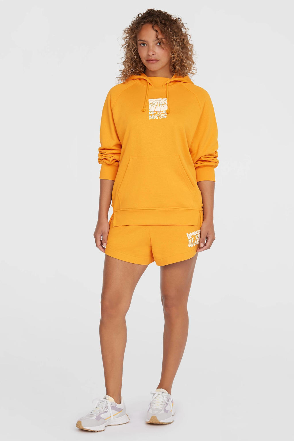 Oranje dames O'Neill hoodie van sweat materiaal met backprint, lange mouwen en capuchon