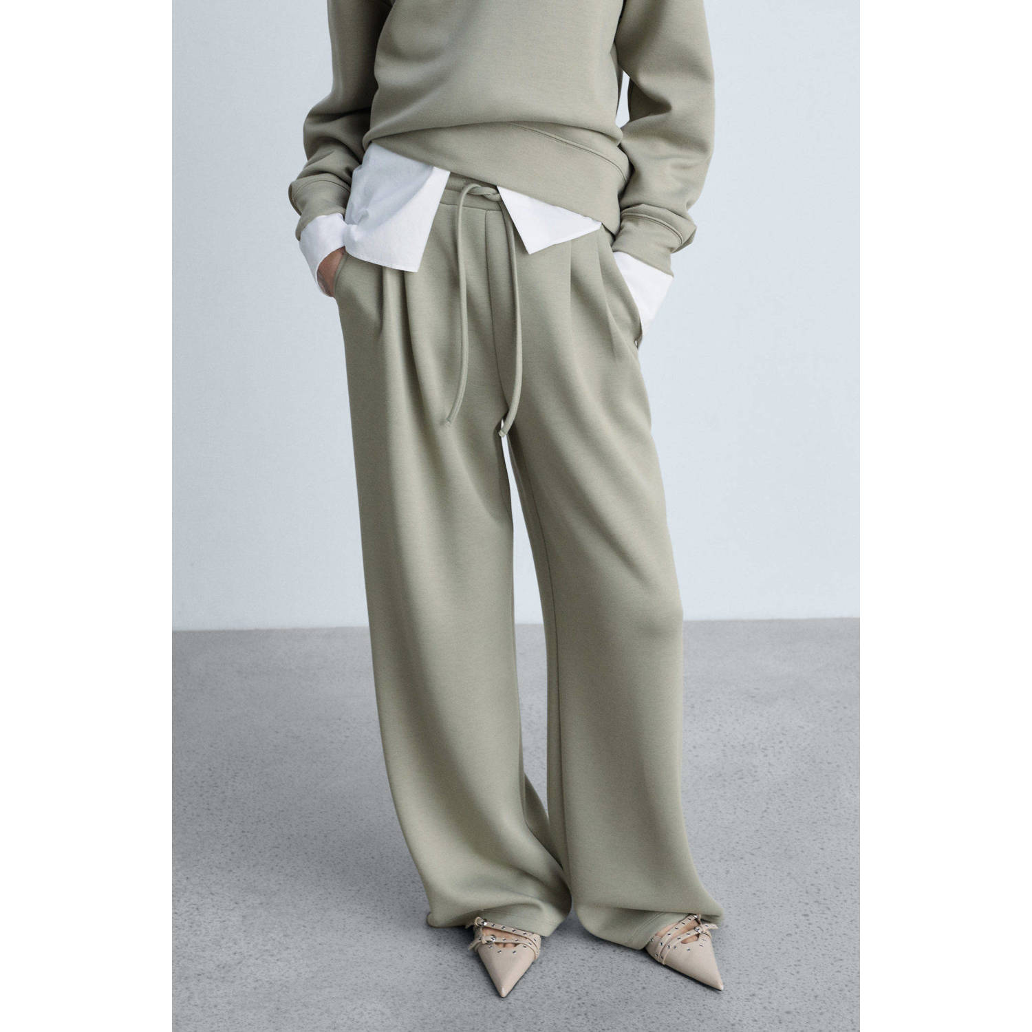 Mango wide leg regular waist broek lichtkaki