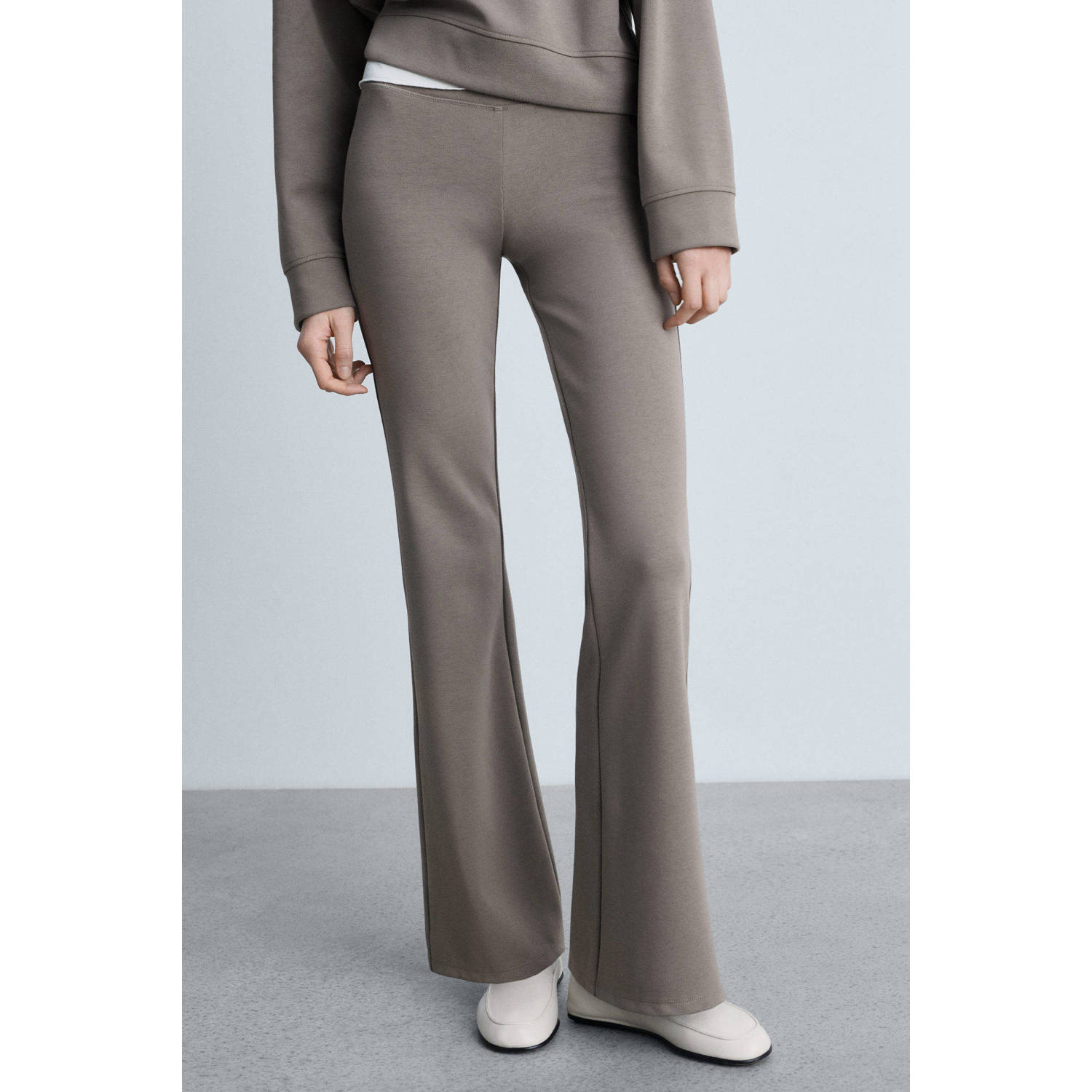 Mango flared regular waist broek taupe