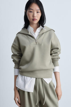 sweater lichtkaki