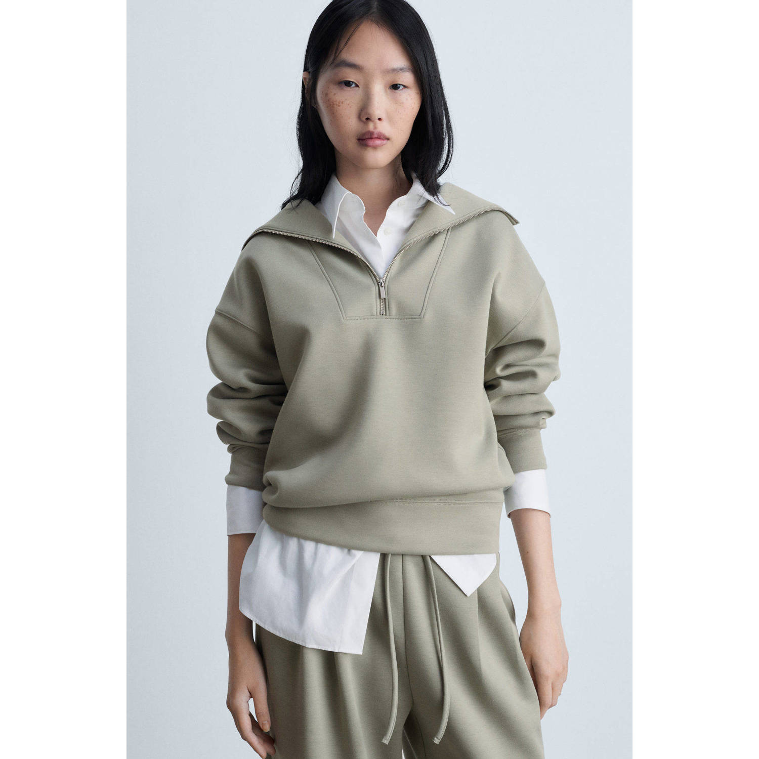 Mango sweater lichtkaki