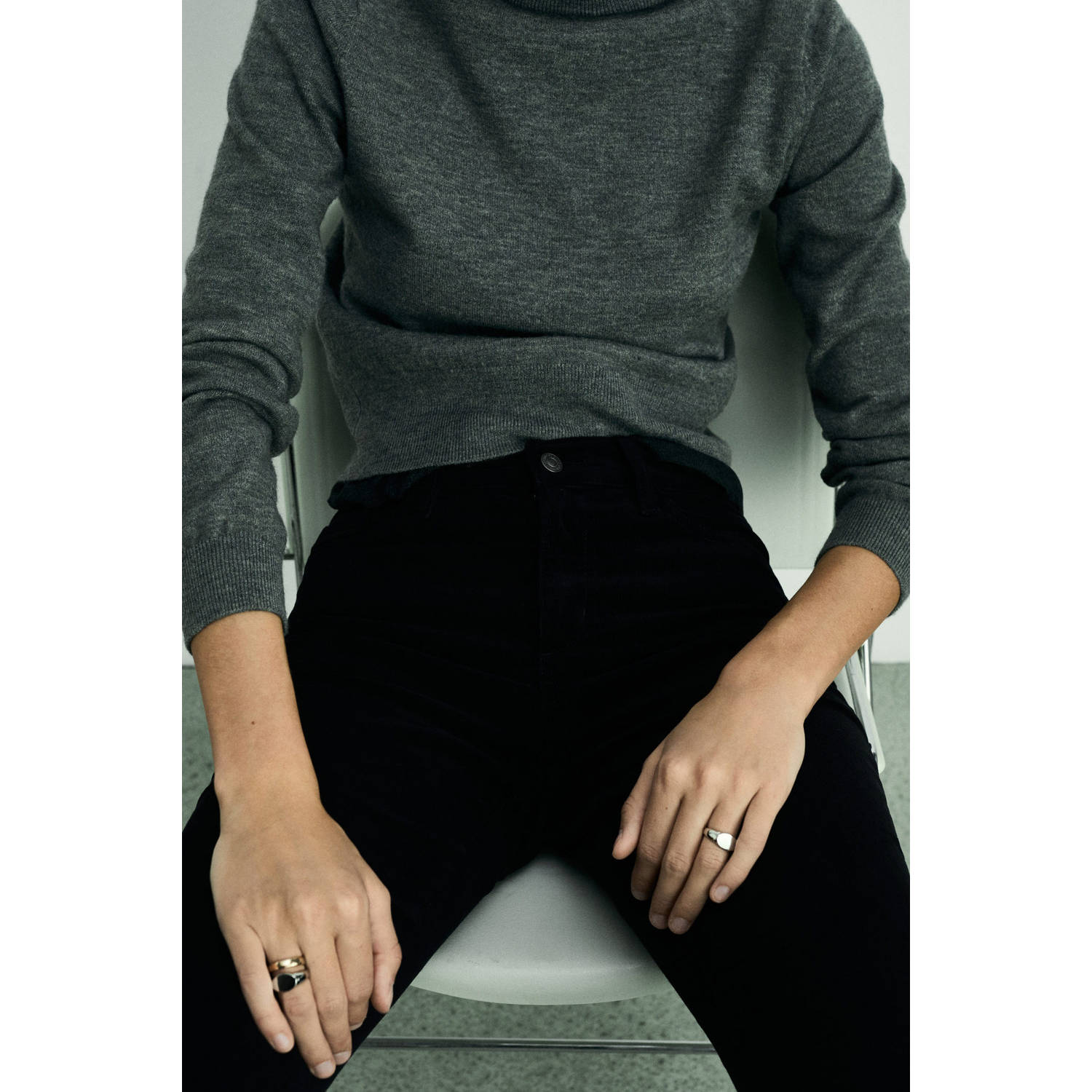 Mango flared regular waist broek antraciet