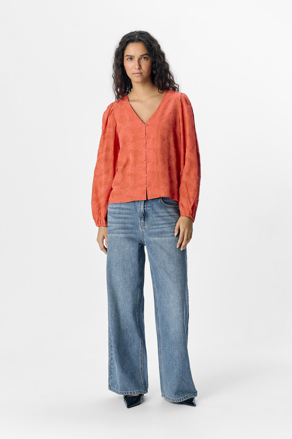 Koraalrode dames OBJECT blouse van linnen met effen, lange mouwen, V-hals, knoopsluiting en geweven detail