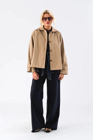 trenchcoat beige