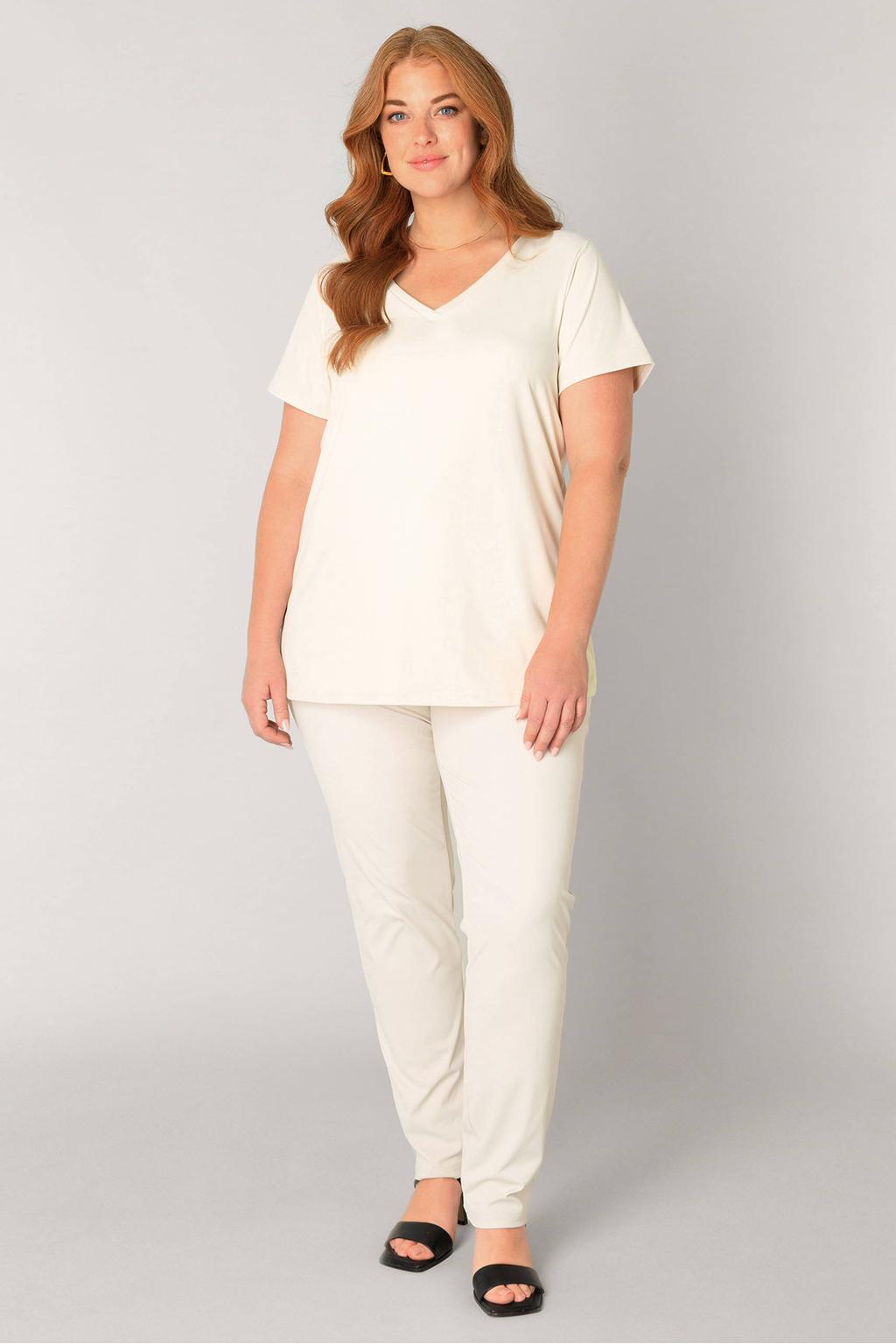 Ecru dames Base Level Curvy T-shirt travelstof met effen, korte mouwen en V-hals