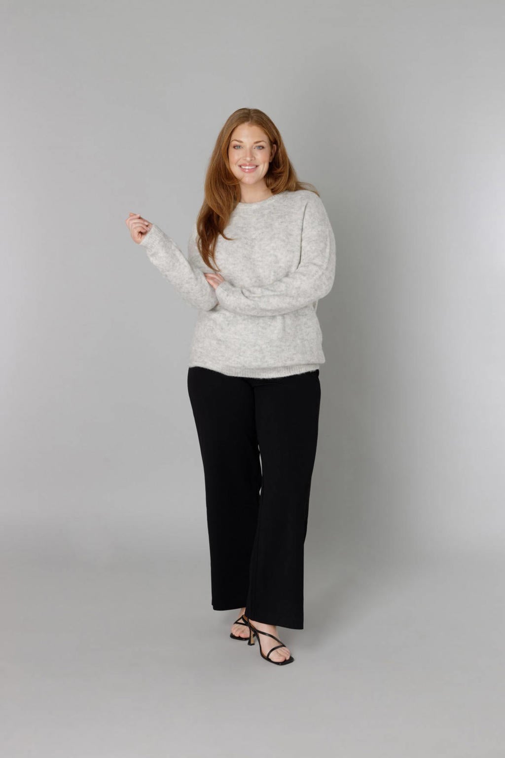 Base Level Curvy wollen gebreide trui grijs