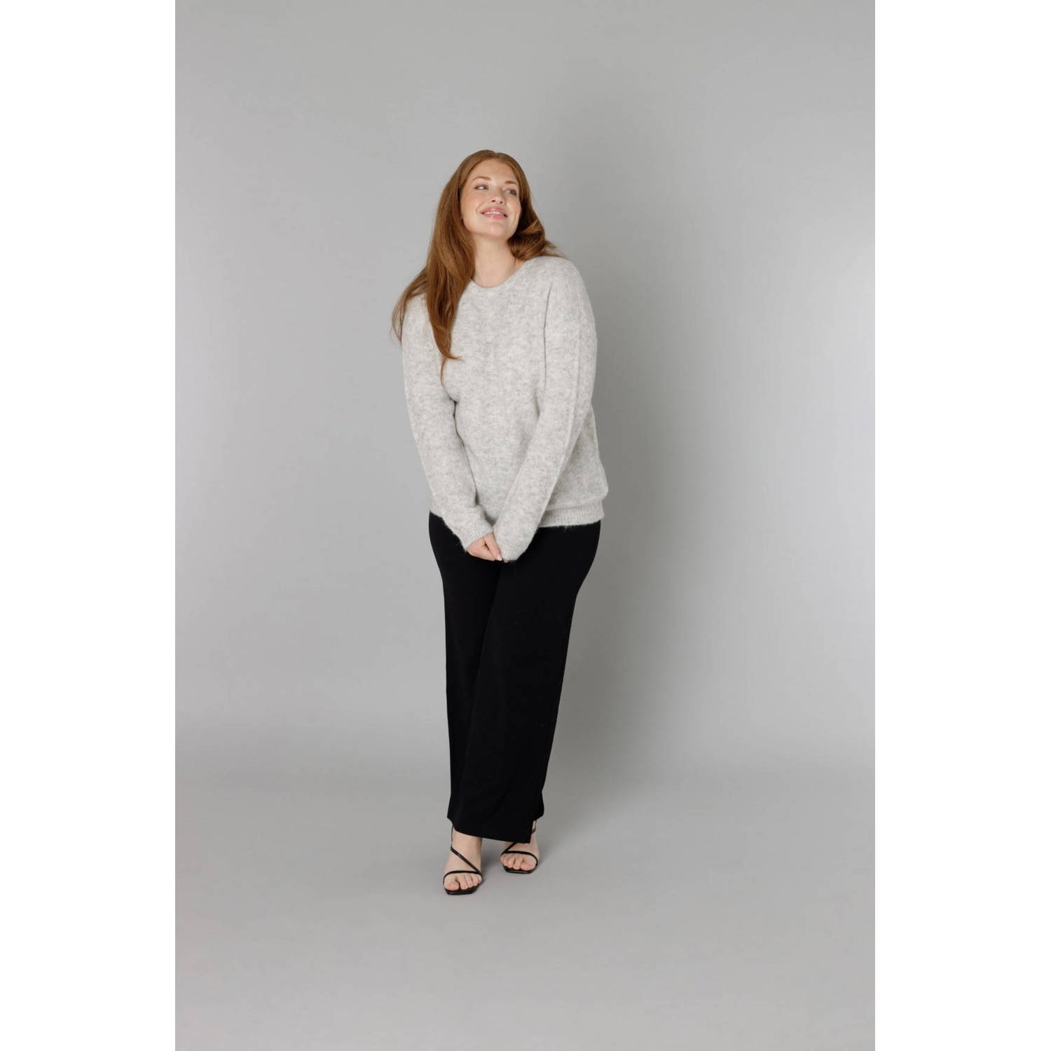 Base Level Curvy wollen gebreide trui grijs